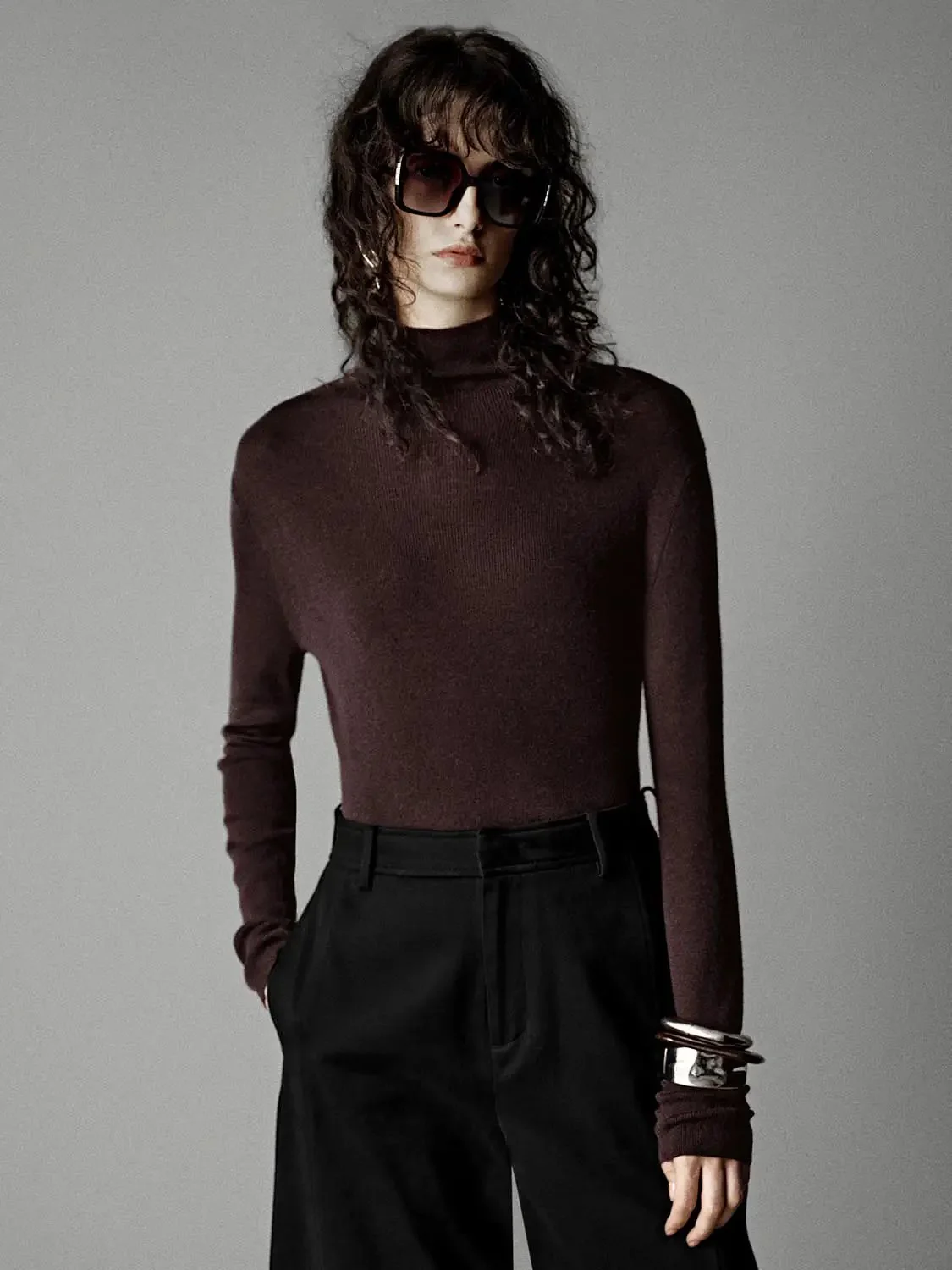 10024-high-neck-knitted-t-shirts-1.webp High Neck Knitted T-Shirts