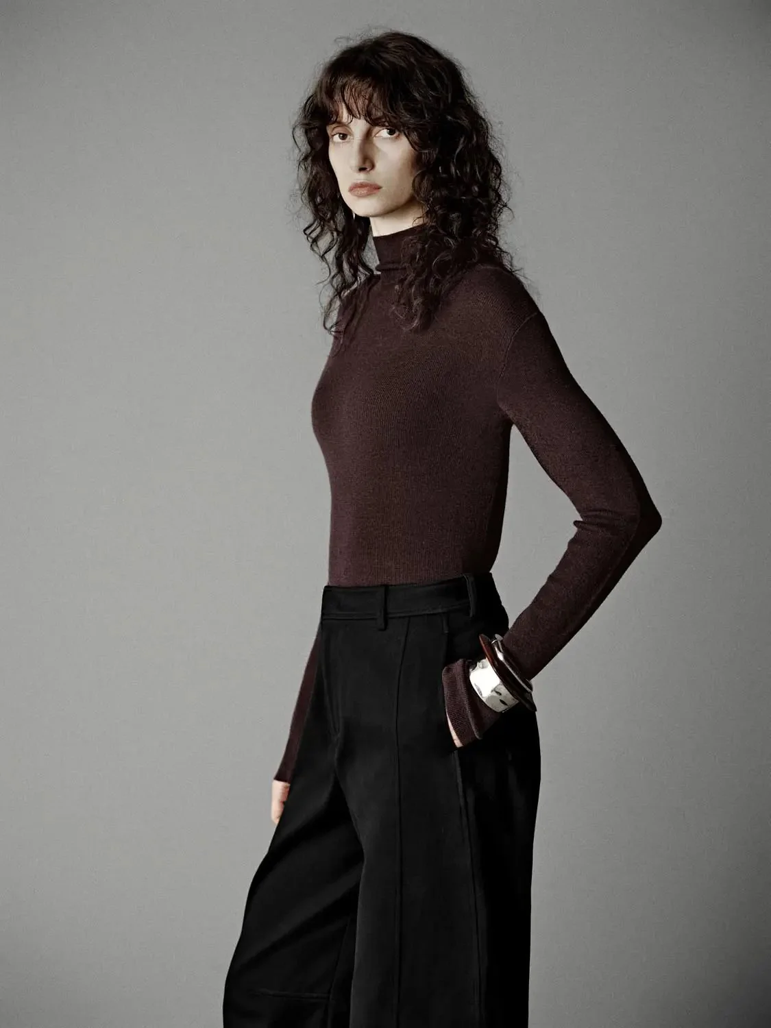 10024-high-neck-knitted-t-shirts-2.webp High Neck Knitted T-Shirts