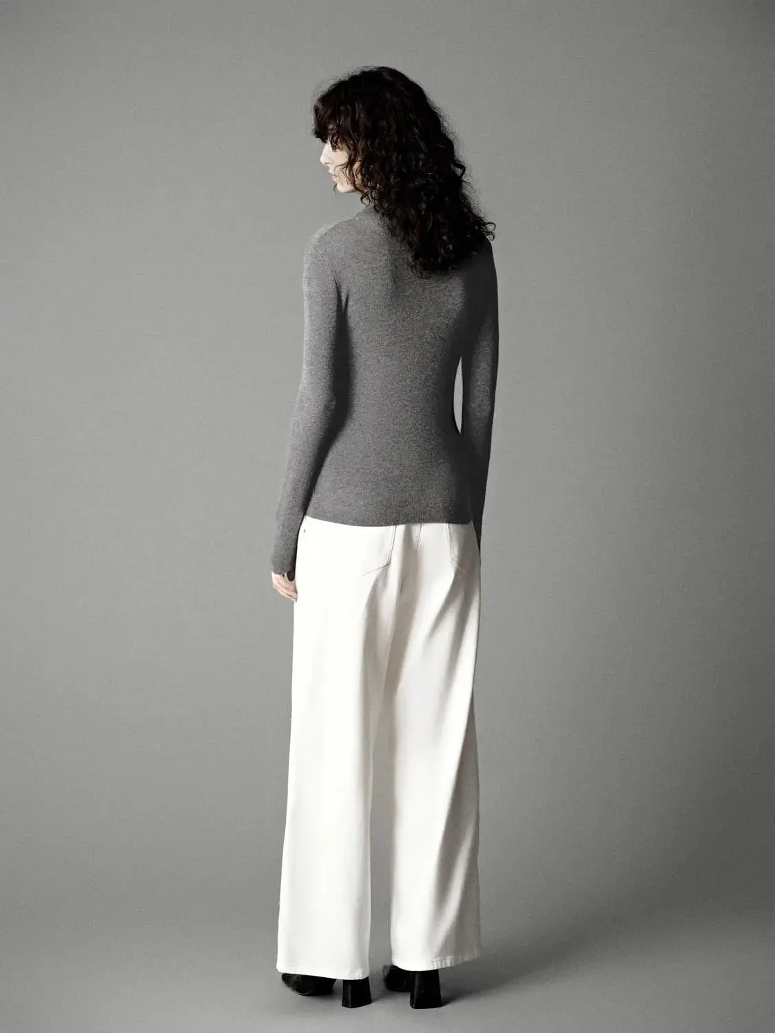 10024-high-neck-knitted-t-shirts-8.webp High Neck Knitted T-Shirts
