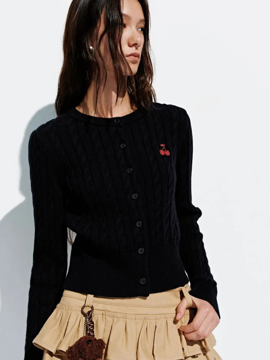 10073-embroidered-cable-knitted-cardigans-10.webp Embroidered Cable Knitted Cardigans
