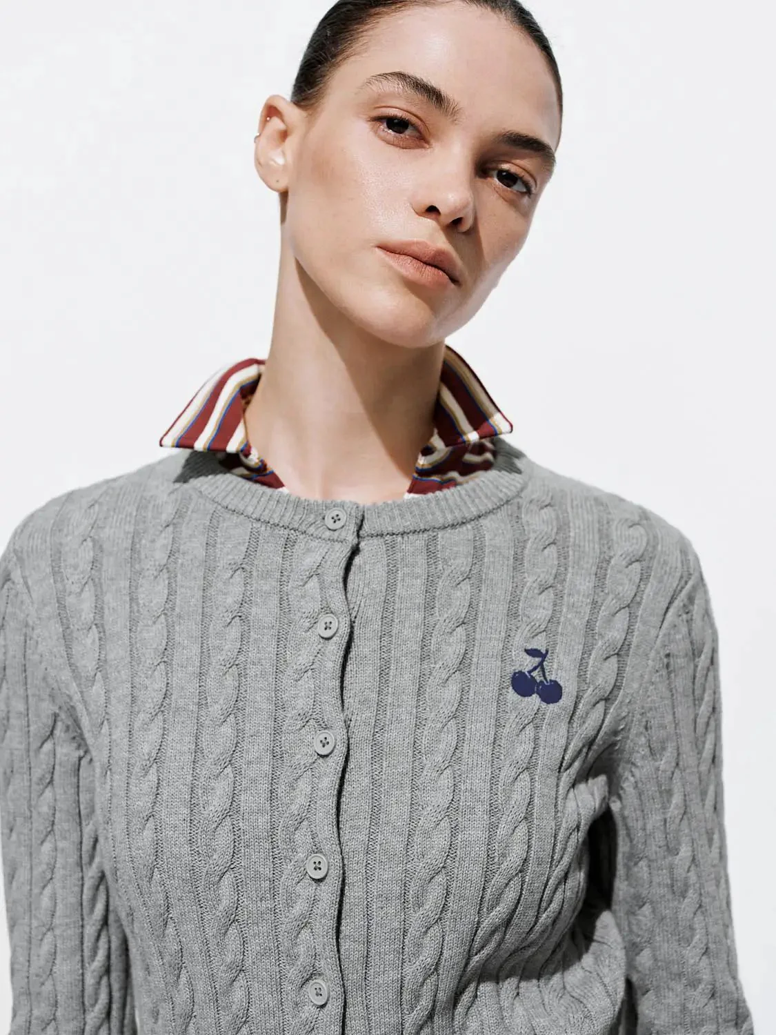 10073-embroidered-cable-knitted-cardigans-19.webp Embroidered Cable Knitted Cardigans