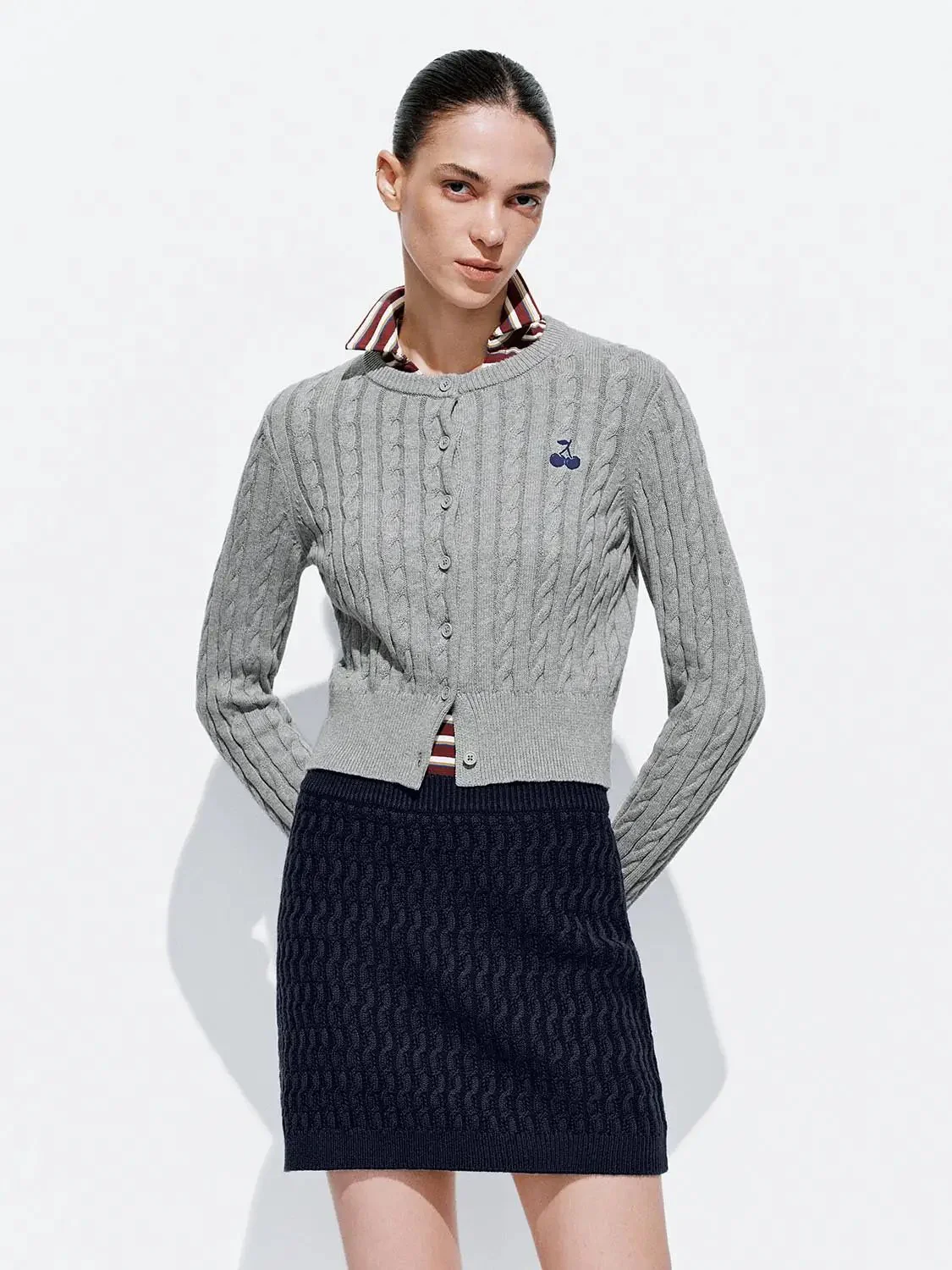 10073-embroidered-cable-knitted-cardigans-27.webp Embroidered Cable Knitted Cardigans