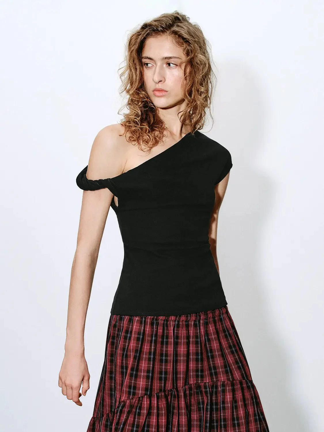 1008-cotton-one-shoulder-fitted-skinny-t-shirt-10.webp Cotton One-Shoulder Fitted Skinny T-Shirt