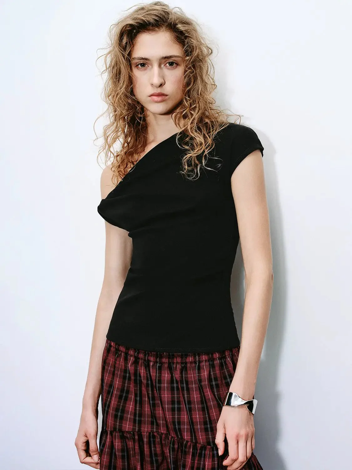 1008-cotton-one-shoulder-fitted-skinny-t-shirt-11.webp Cotton One-Shoulder Fitted Skinny T-Shirt