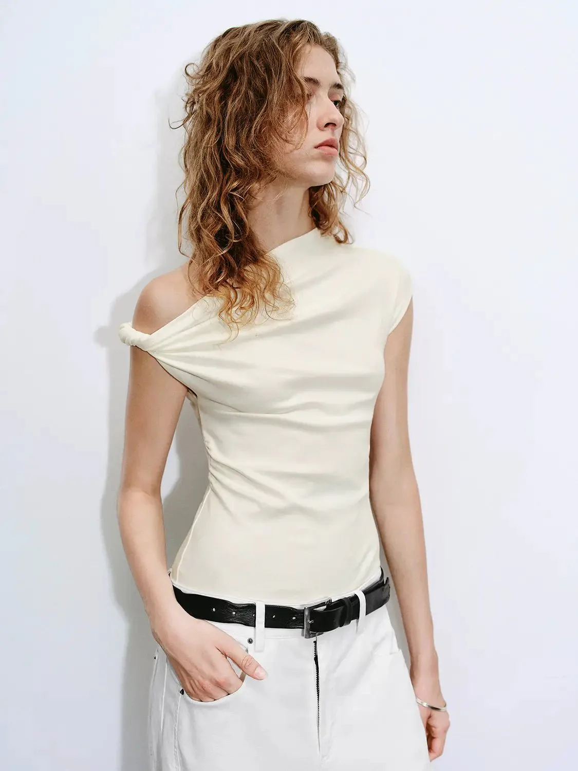 1008-cotton-one-shoulder-fitted-skinny-t-shirt-2.webp Cotton One-Shoulder Fitted Skinny T-Shirt