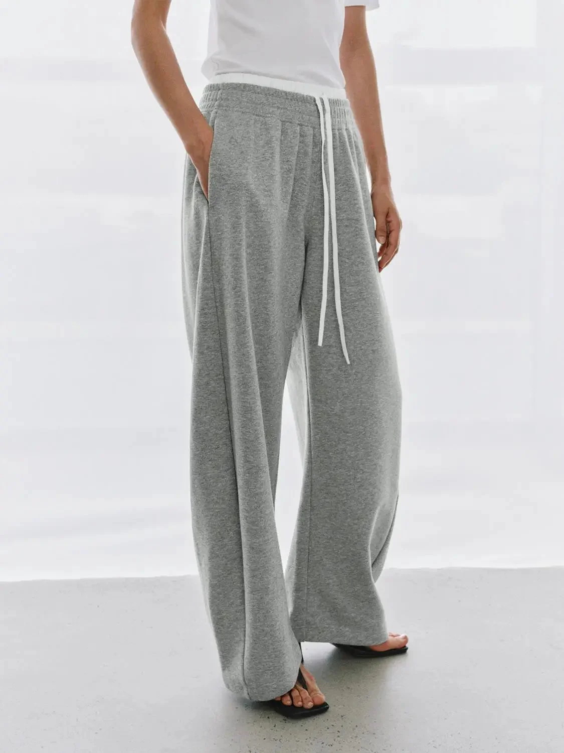10157-contrast-trim-drawstring-pull-on-barrel-leg-pants-3.webp Contrast Trim Drawstring Pull On Barrel Leg Pants