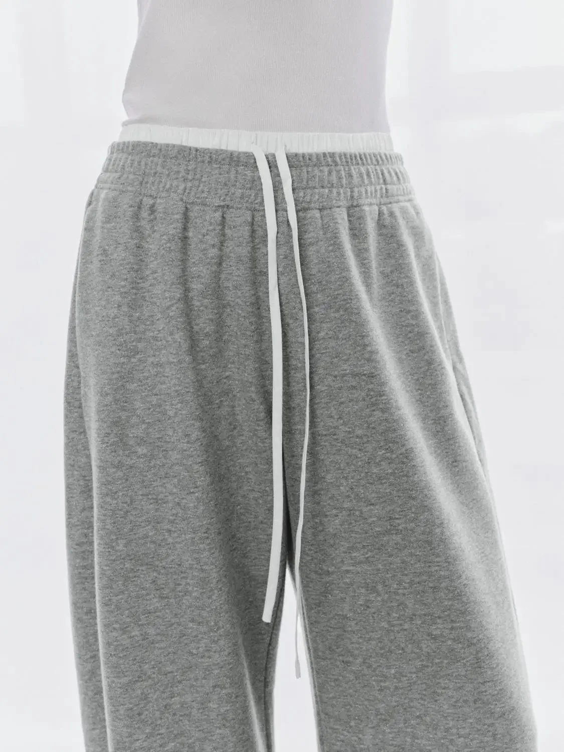 10157-contrast-trim-drawstring-pull-on-barrel-leg-pants-5.webp Contrast Trim Drawstring Pull On Barrel Leg Pants