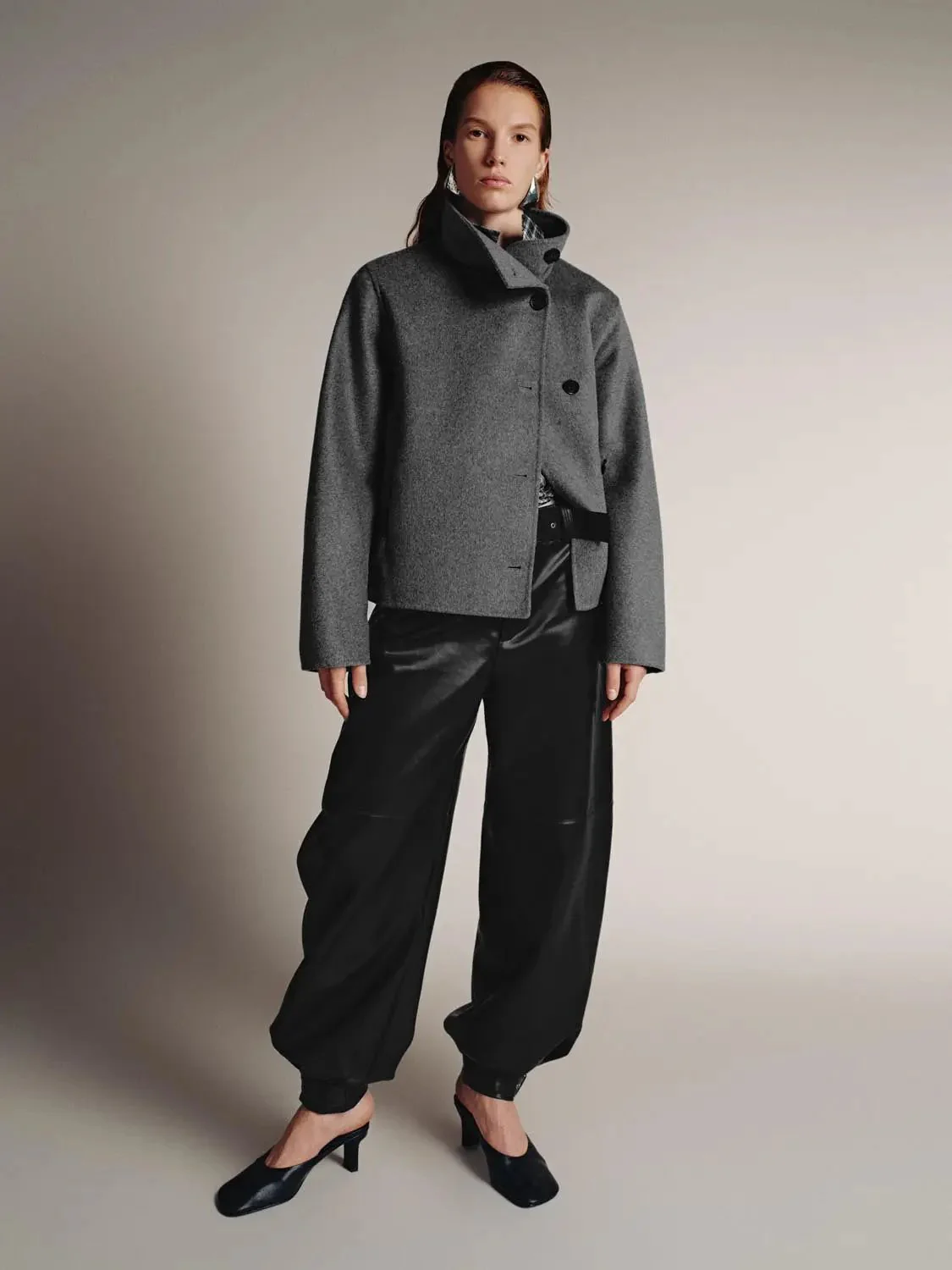 10227-large-collar-cropped-wool-blend-jackets-4.webp Large Collar Cropped Wool Blend Jackets
