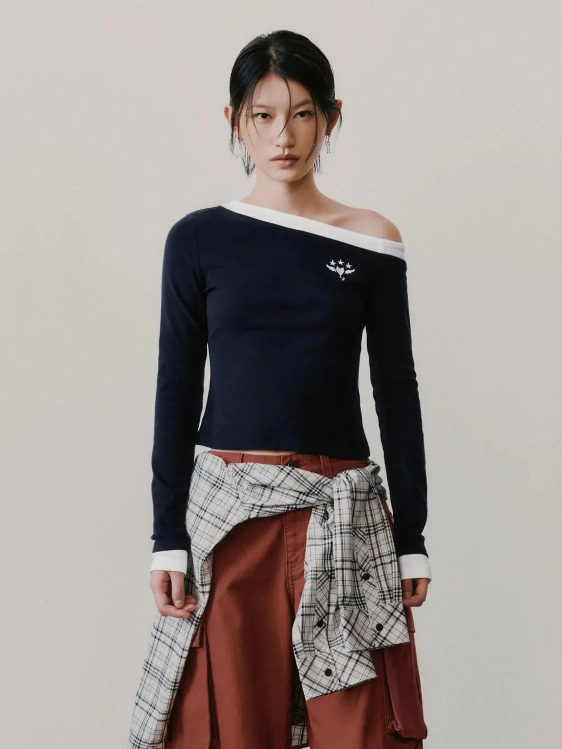 10236-cotton-contrast-trim-one-shoulder-long-sleeve-t-shirts-1.webp Cotton Contrast Trim One Shoulder Long Sleeve T Shirts