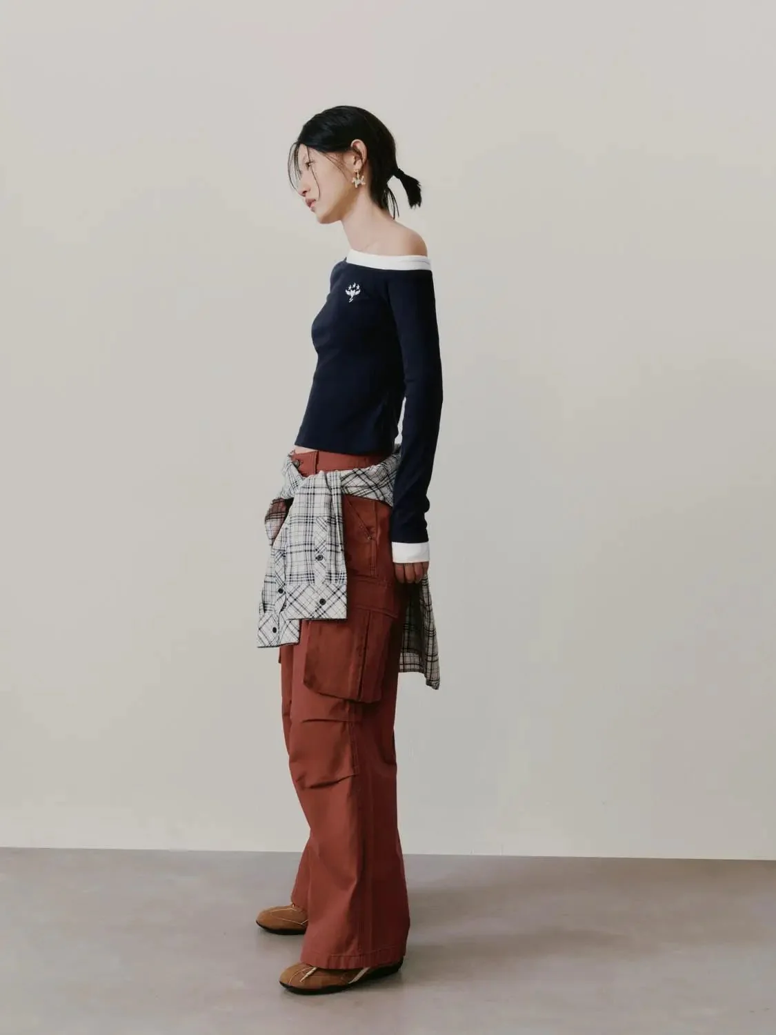 10236-cotton-contrast-trim-one-shoulder-long-sleeve-t-shirts-5.webp Cotton Contrast Trim One Shoulder Long Sleeve T Shirts