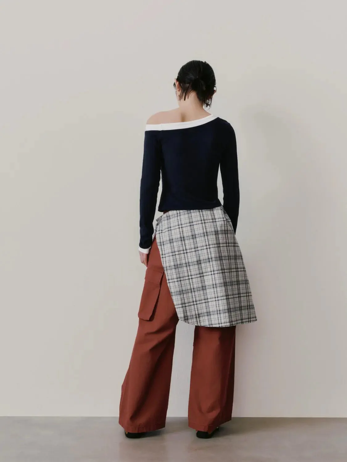 10236-cotton-contrast-trim-one-shoulder-long-sleeve-t-shirts-6.webp Cotton Contrast Trim One Shoulder Long Sleeve T Shirts
