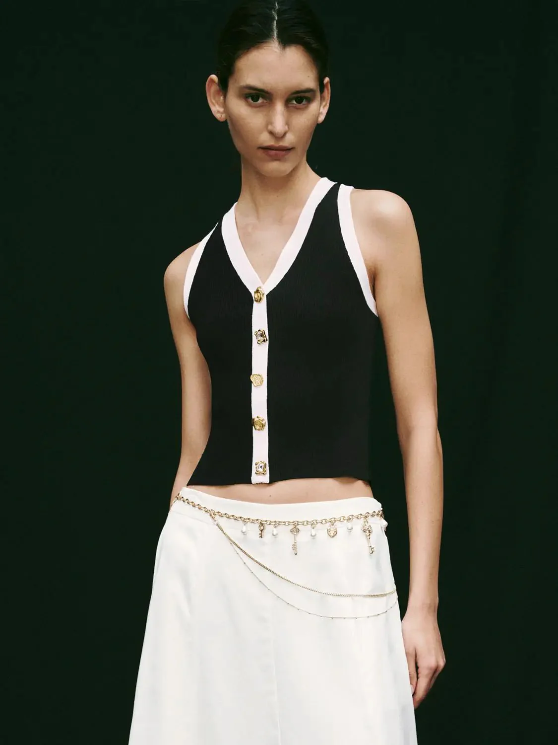 10274-linen-blend-contrast-trim-v-neck-button-up-vest-1.webp Linen Blend Contrast Trim V-Neck Button Up Vest