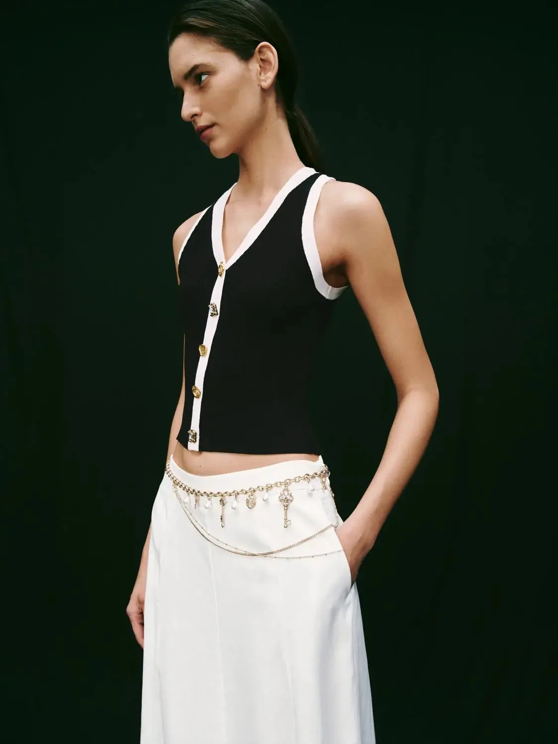 10274-linen-blend-contrast-trim-v-neck-button-up-vest-2.webp Linen Blend Contrast Trim V-Neck Button Up Vest