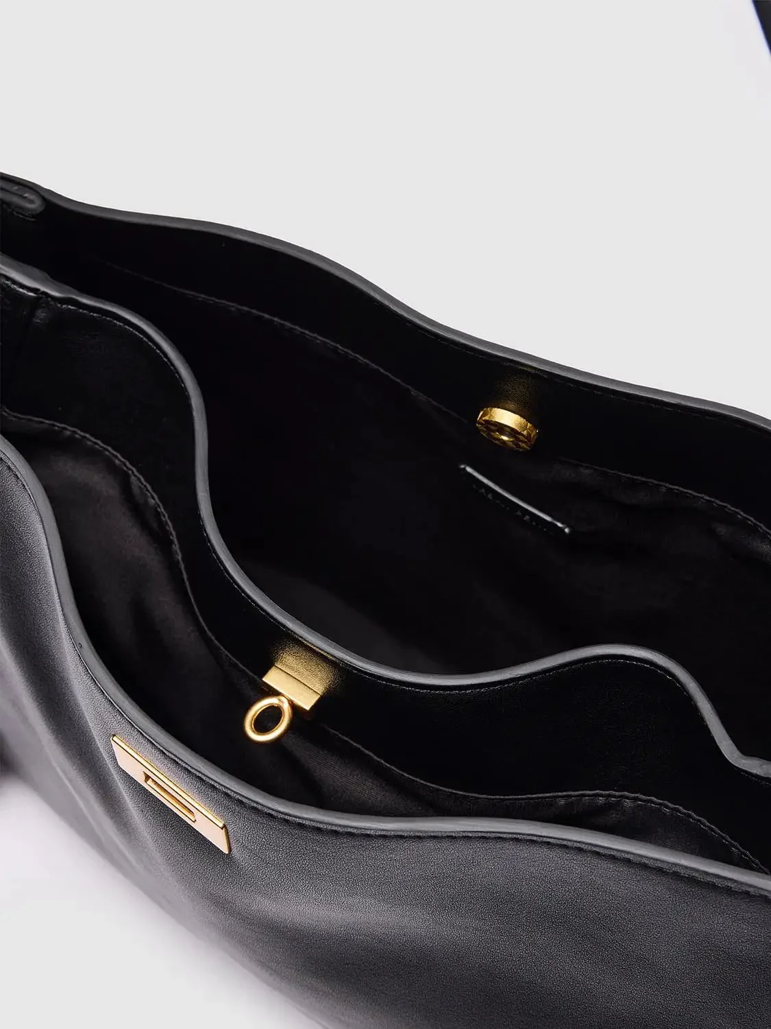 10351-vegan-leather-oversize-shoulder-bags-4.webp Vegan Leather Oversize Shoulder Bags