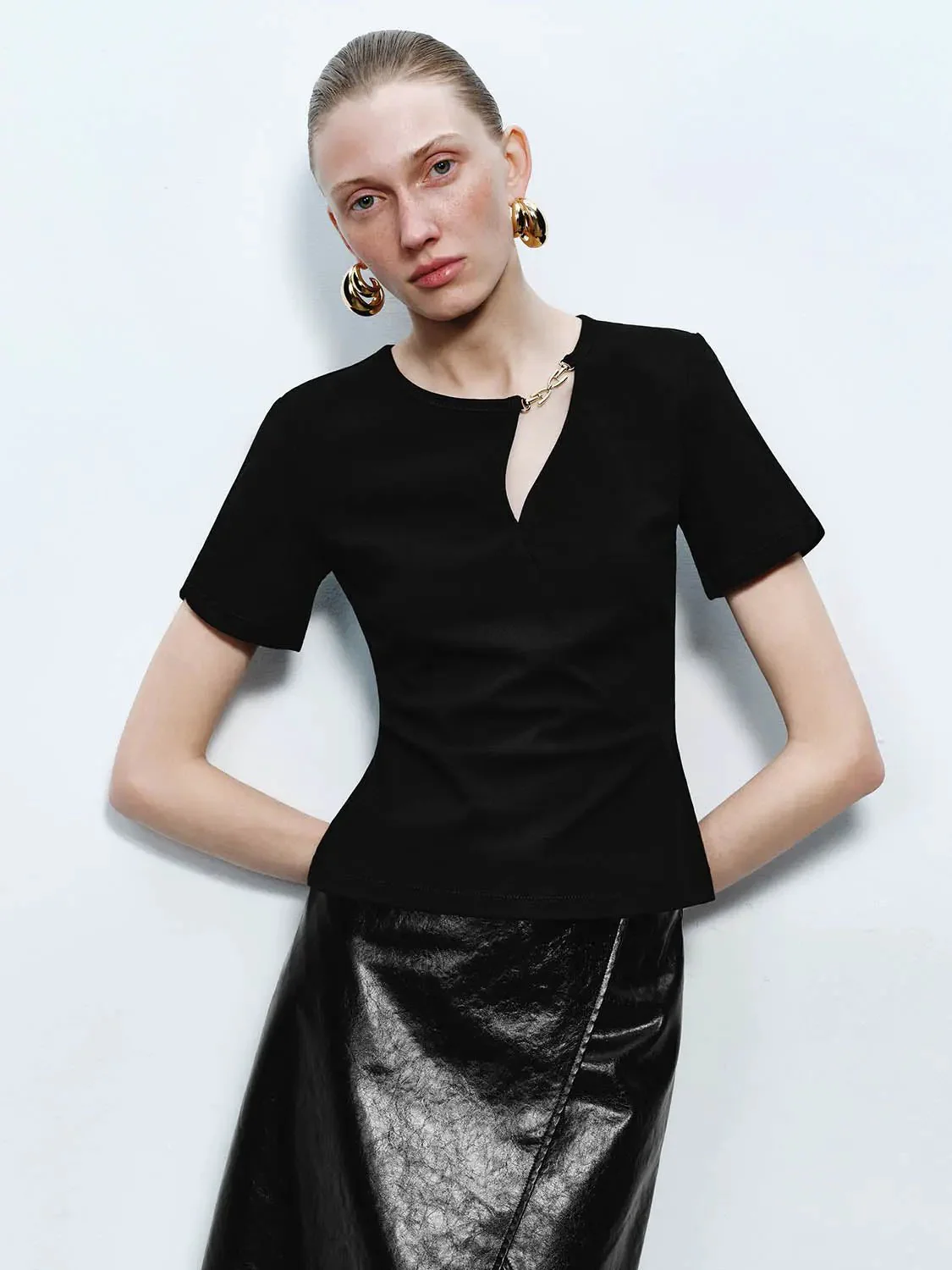 10416-slim-fit-short-sleeve-keyhole-cutout-cotton-top-1.webp Slim Fit Short Sleeve Keyhole Cutout Cotton Top
