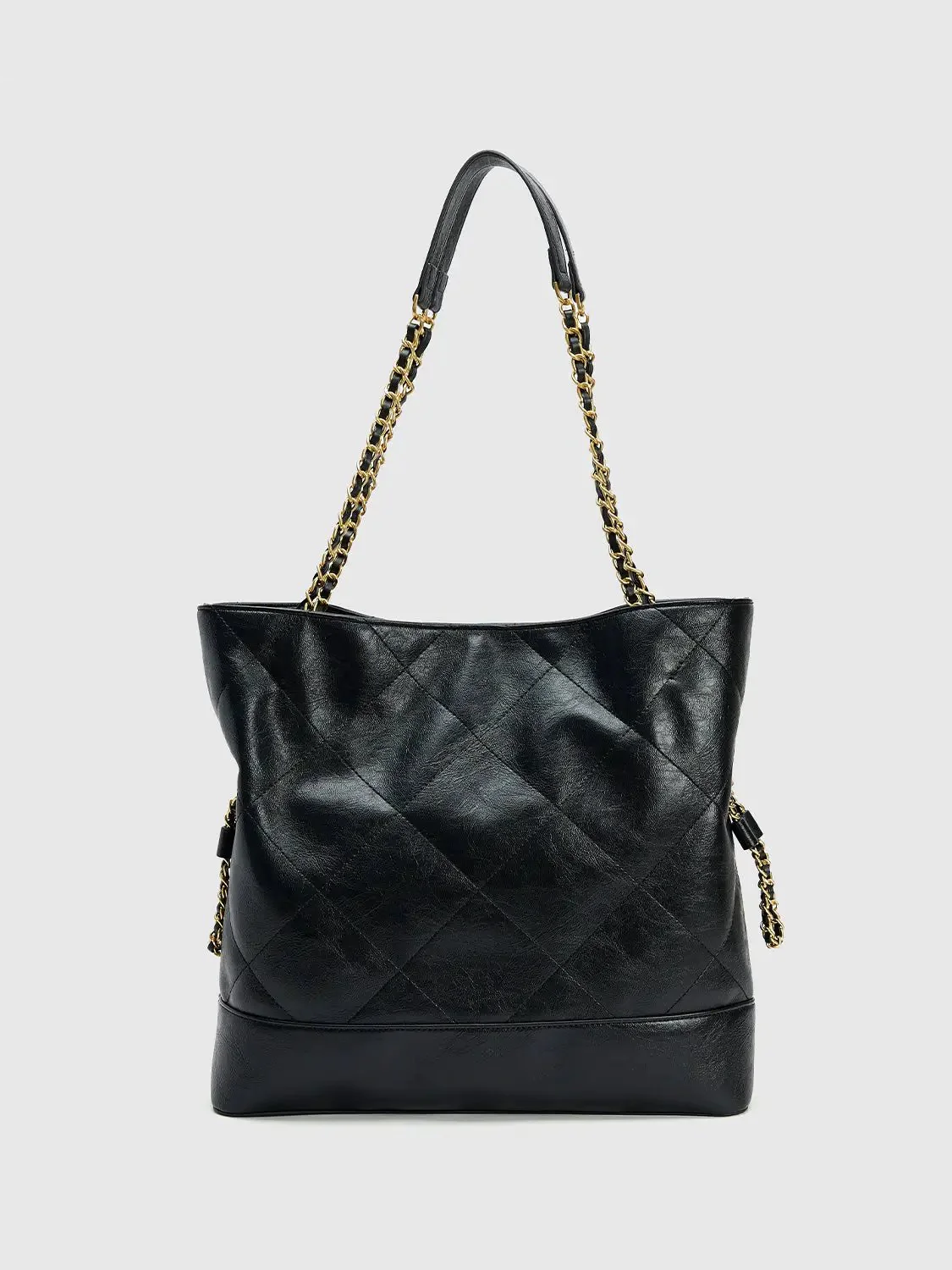 10512-quilted-chain-detail-with-gold-tone-strap-shoulder-bag-1.webp Quilted Chain Detail With Gold Tone Strap Shoulder Bag