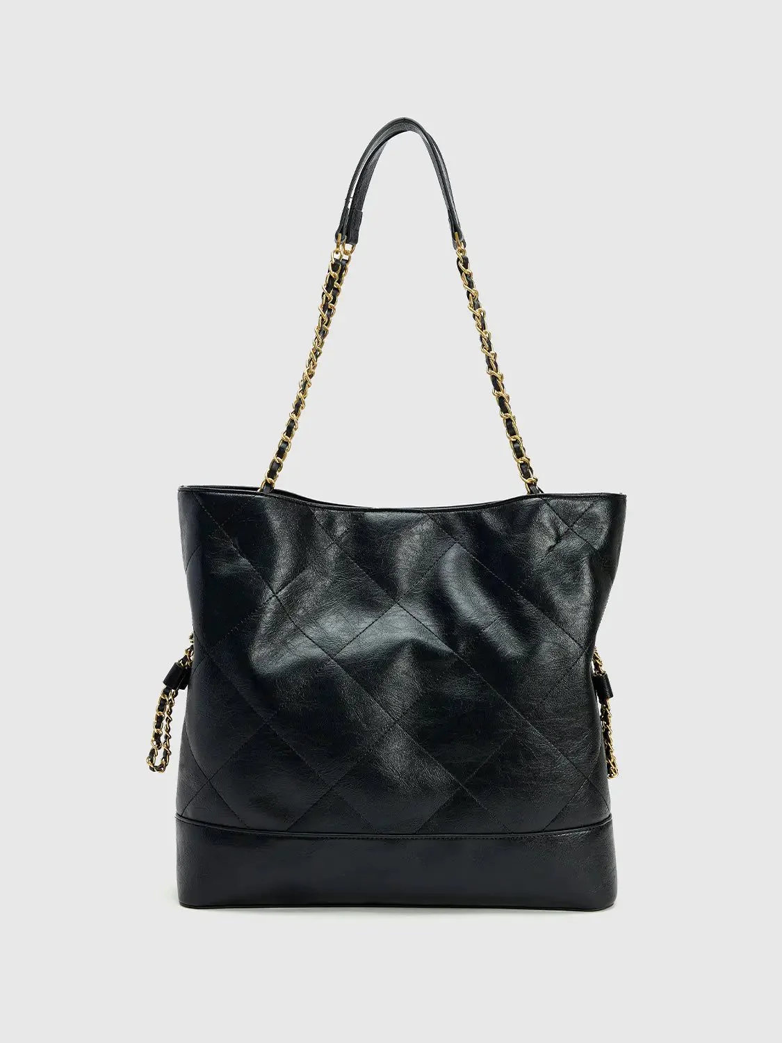 10512-quilted-chain-detail-with-gold-tone-strap-shoulder-bag-3.webp Quilted Chain Detail With Gold Tone Strap Shoulder Bag