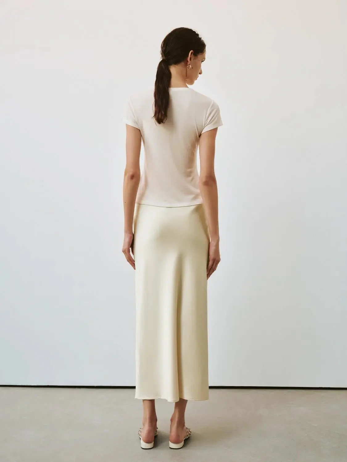 1069-elegant-cream-fishtail-midi-stretch-skirt-4.webp Elegant Cream Fishtail Midi Stretch Skirt