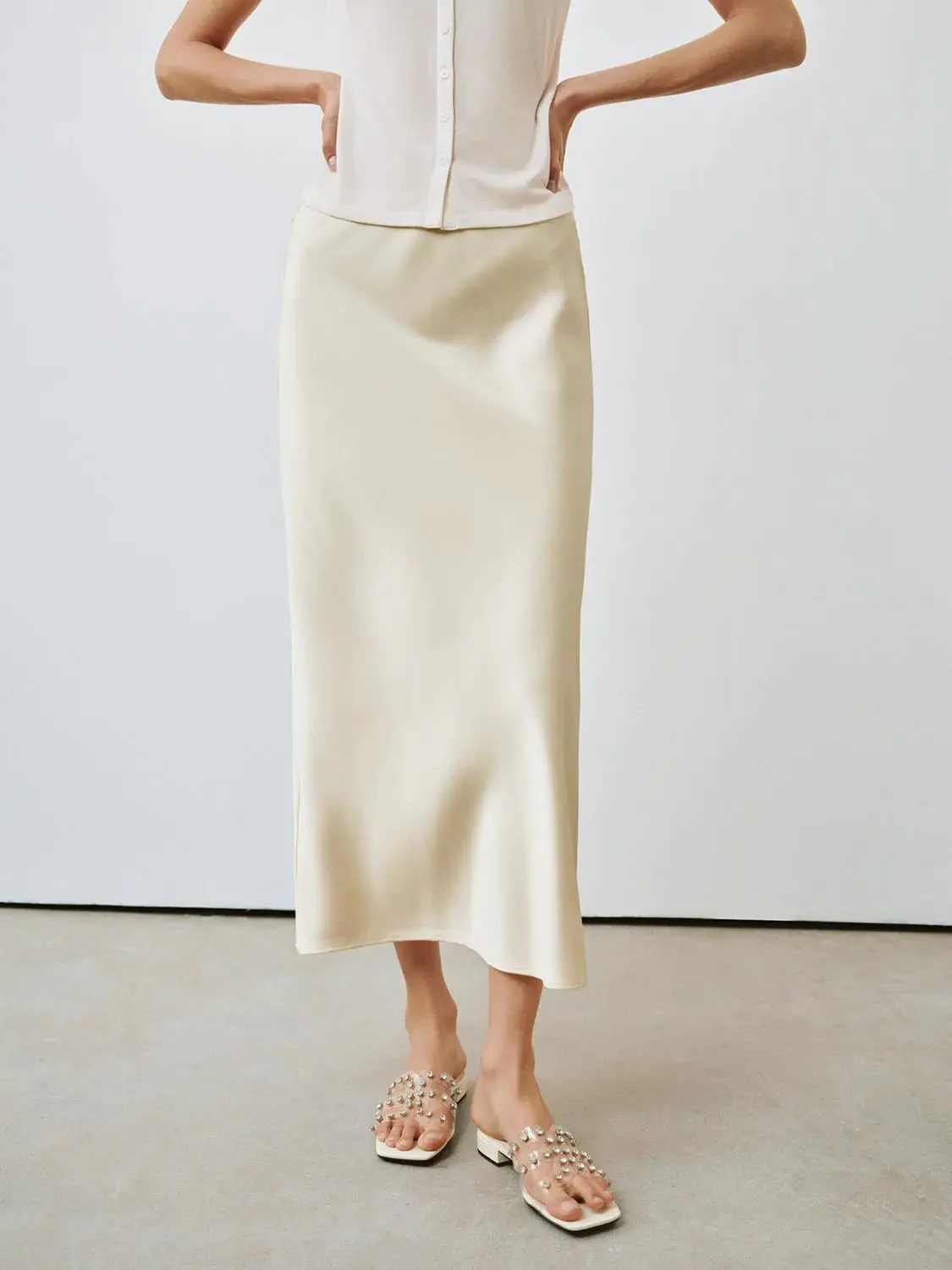 1069-elegant-cream-fishtail-midi-stretch-skirt-9.webp Elegant Cream Fishtail Midi Stretch Skirt