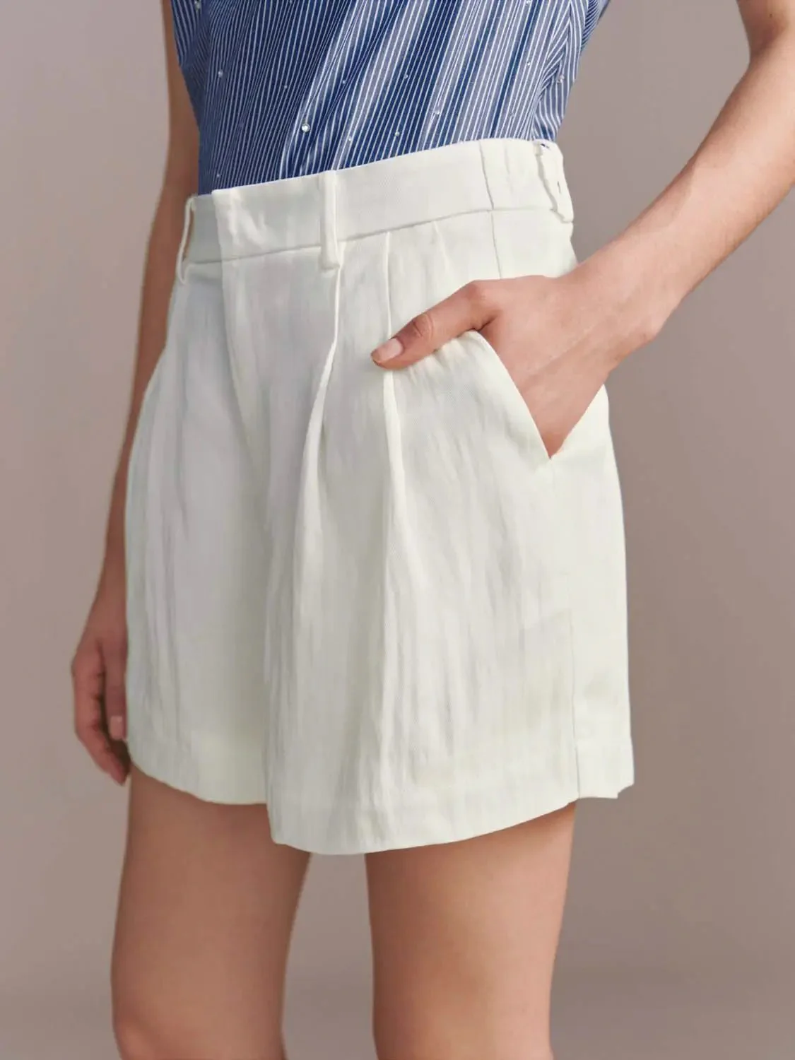 1088-lyocell-blend-pleat-detail-shorts-7.webp Lyocell Blend Pleat Detail Shorts