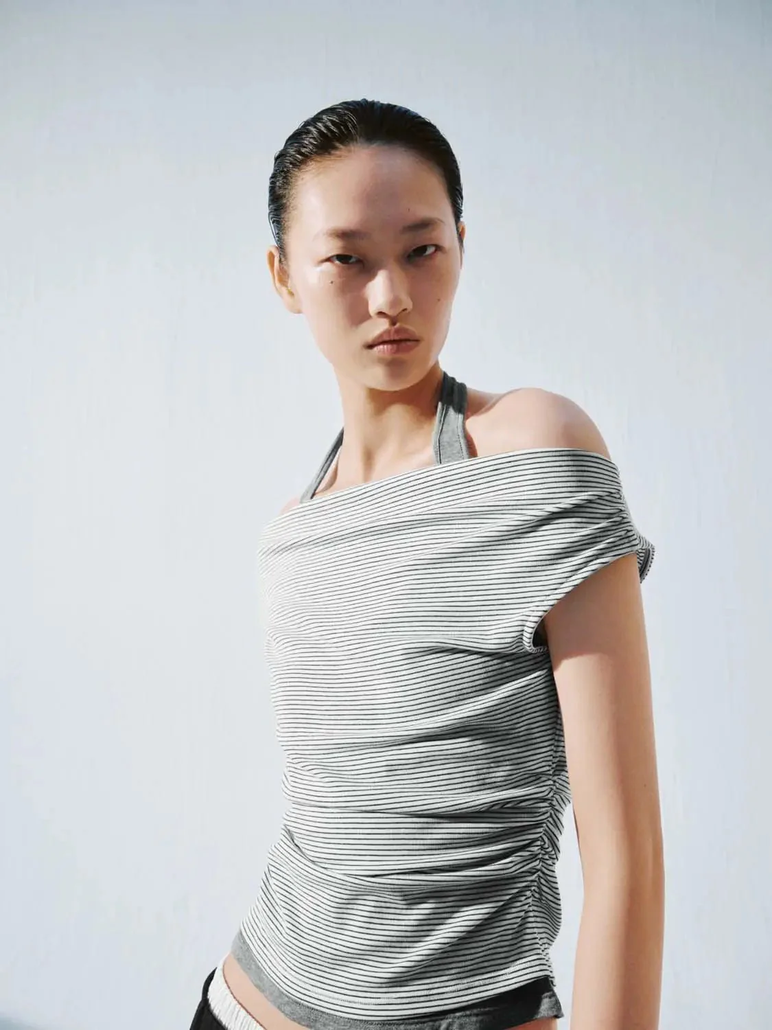 10913-lyocell-blend-2-in-1-contrast-halter-sleeveless-t-shirt-2.webp Lyocell Blend 2 In 1 Contrast Halter Sleeveless T Shirt