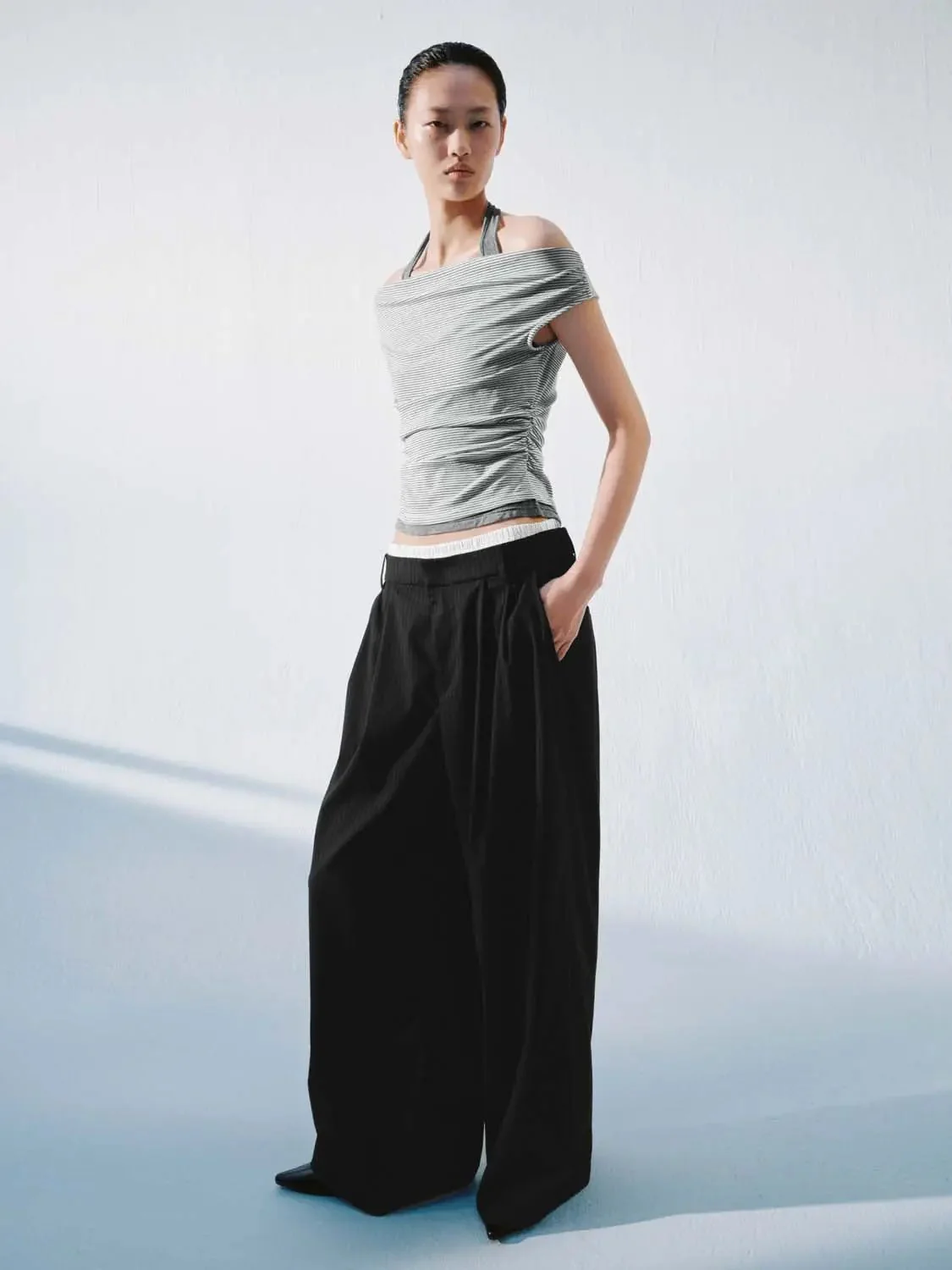 10913-lyocell-blend-2-in-1-contrast-halter-sleeveless-t-shirt-5.webp Lyocell Blend 2 In 1 Contrast Halter Sleeveless T Shirt