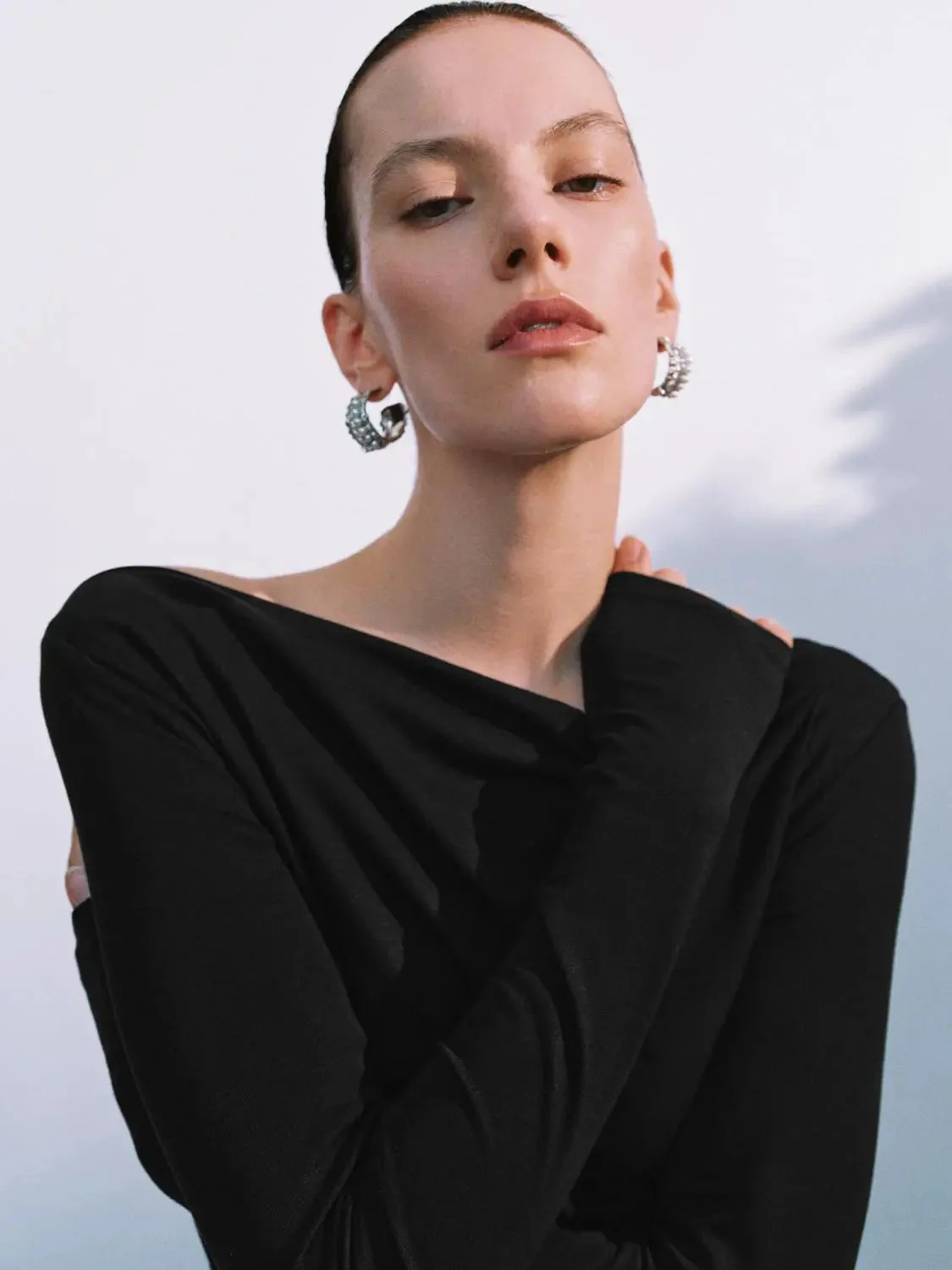 11-lyocell-off-shoulder-draped-ruched-long-sleeve-t-shirts-11.webp Lyocell Off Shoulder Draped Ruched Long Sleeve T Shirts
