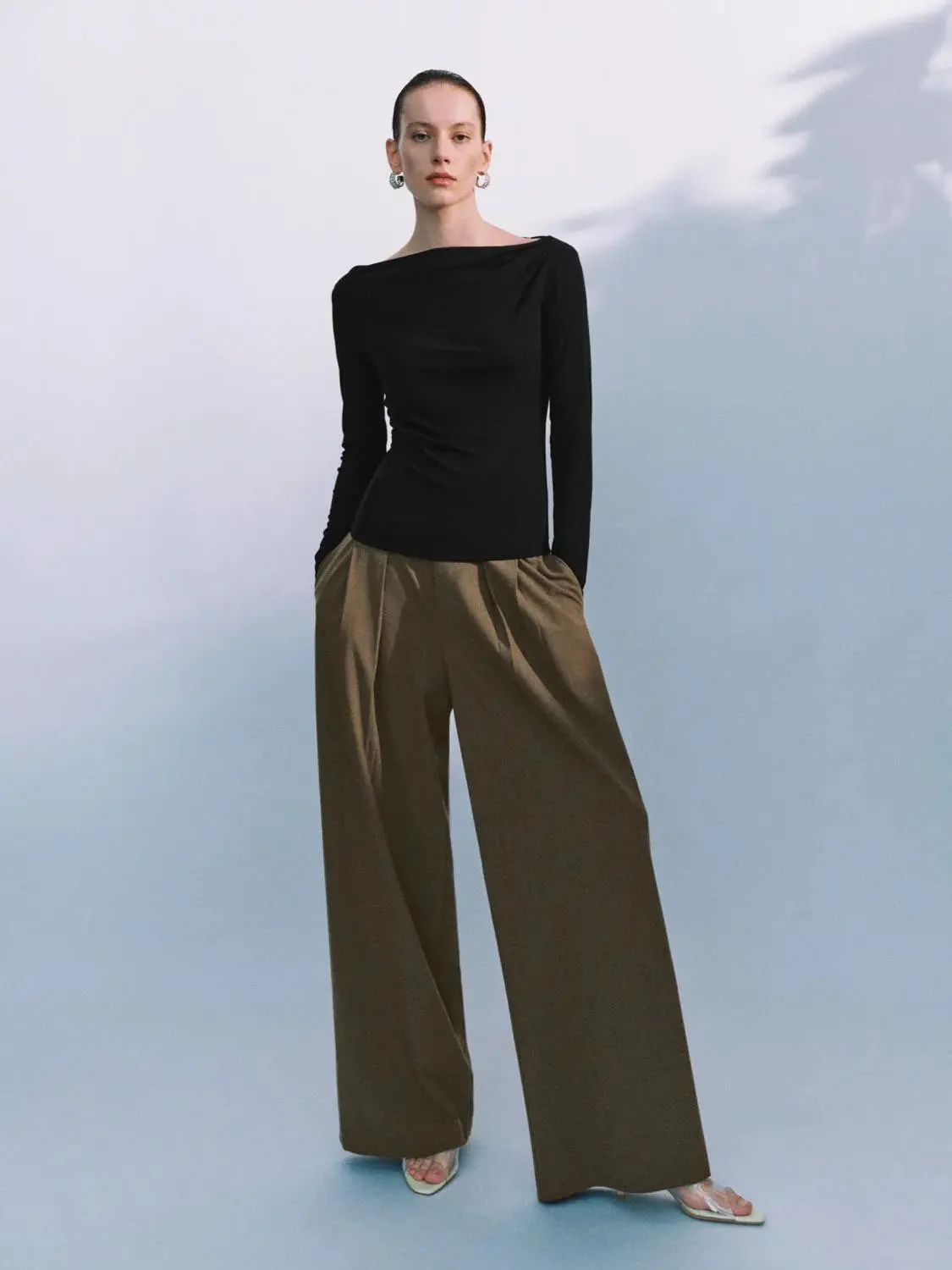 11-lyocell-off-shoulder-draped-ruched-long-sleeve-t-shirts-13.webp Lyocell Off Shoulder Draped Ruched Long Sleeve T Shirts