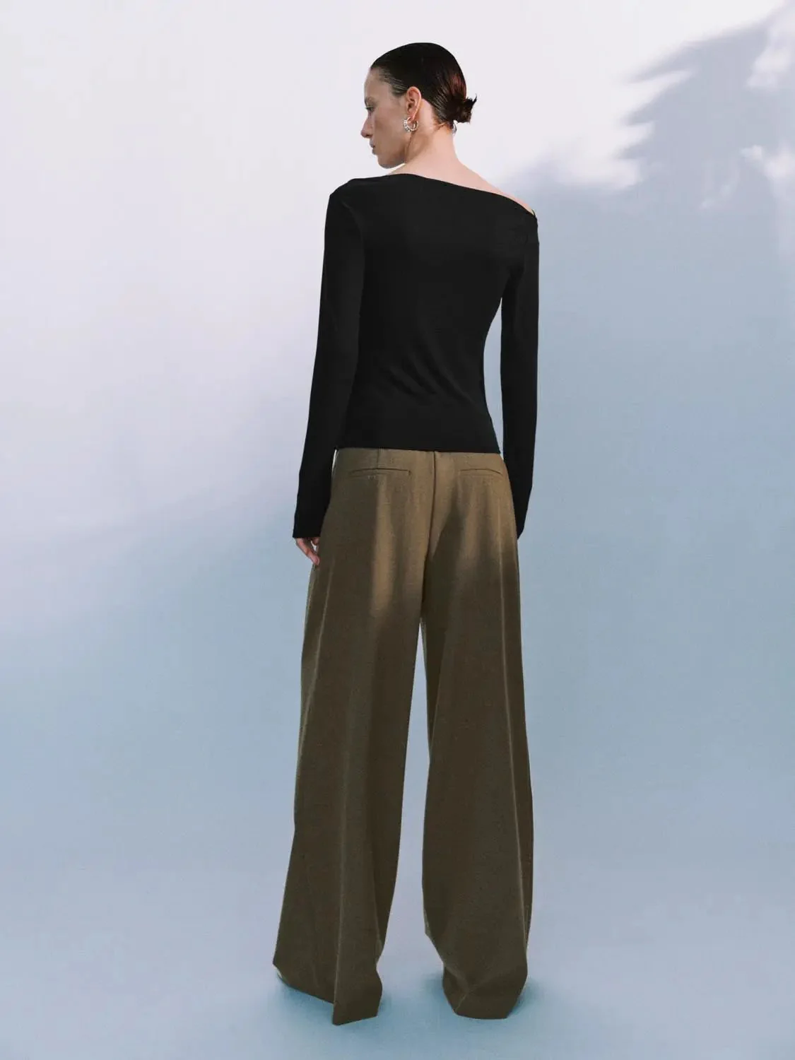 11-lyocell-off-shoulder-draped-ruched-long-sleeve-t-shirts-14.webp Lyocell Off Shoulder Draped Ruched Long Sleeve T Shirts