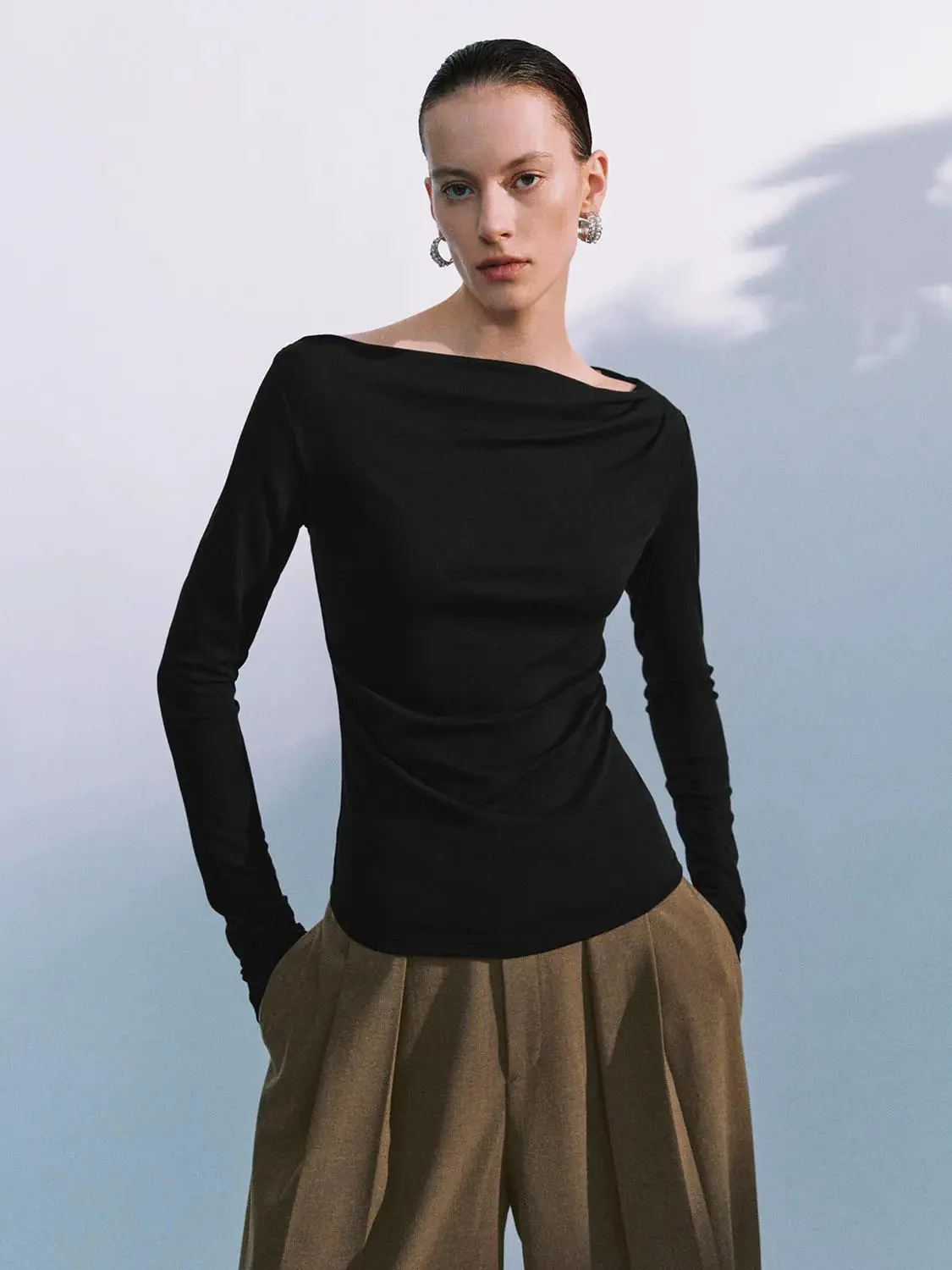 11-lyocell-off-shoulder-draped-ruched-long-sleeve-t-shirts-9.webp Lyocell Off Shoulder Draped Ruched Long Sleeve T Shirts