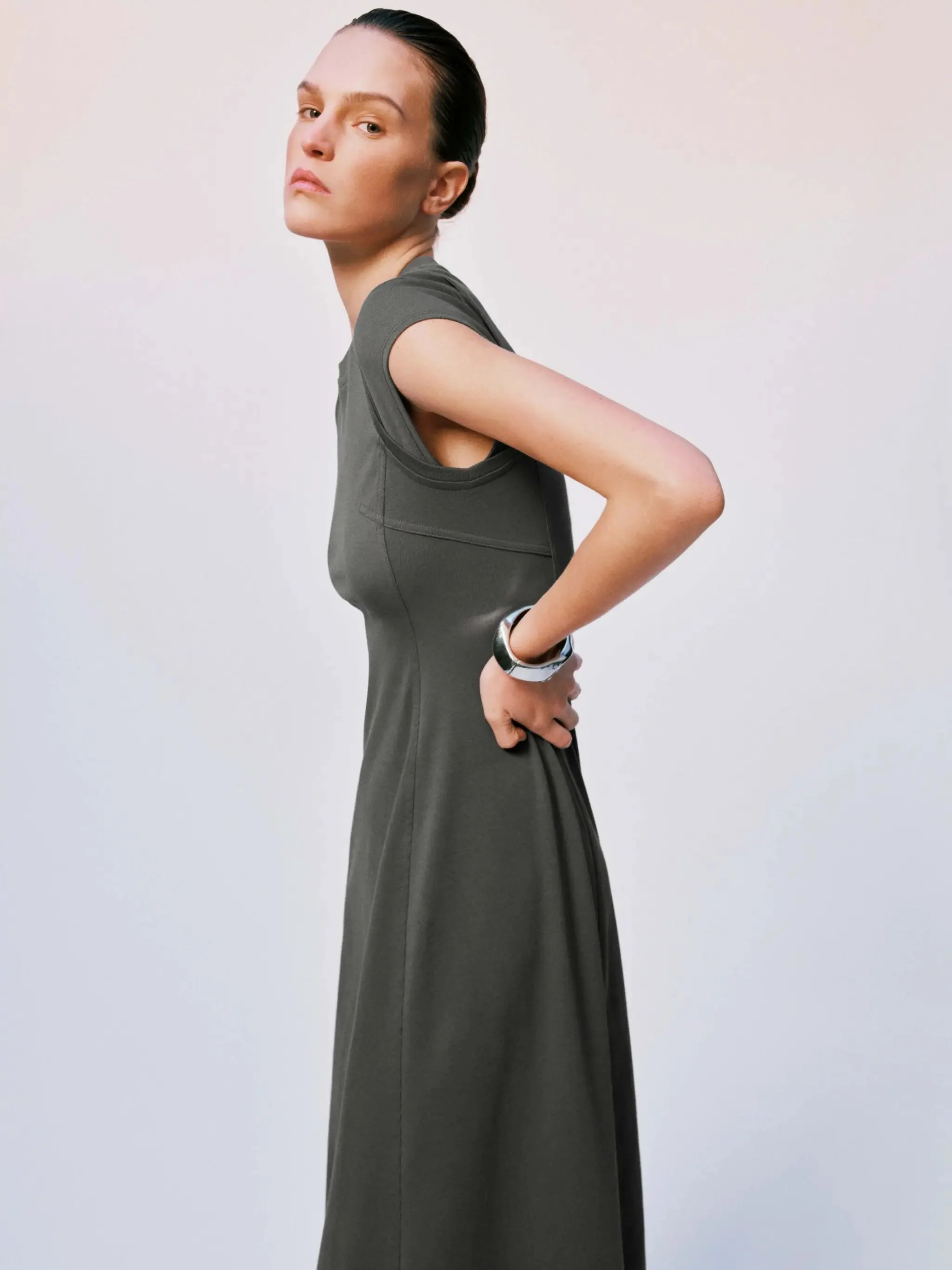 11112-cotton-olive-green-short-sleeve-aline-midi-dresses-2.webp Cotton Olive Green Short Sleeve Aline Midi Dresses