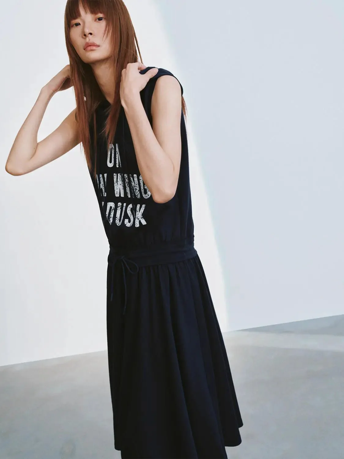 11130-cotton-sleeveless-drawstring-pleated-a-line-midi-dresses-3.webp Cotton Sleeveless Drawstring Pleated A Line Midi Dresses