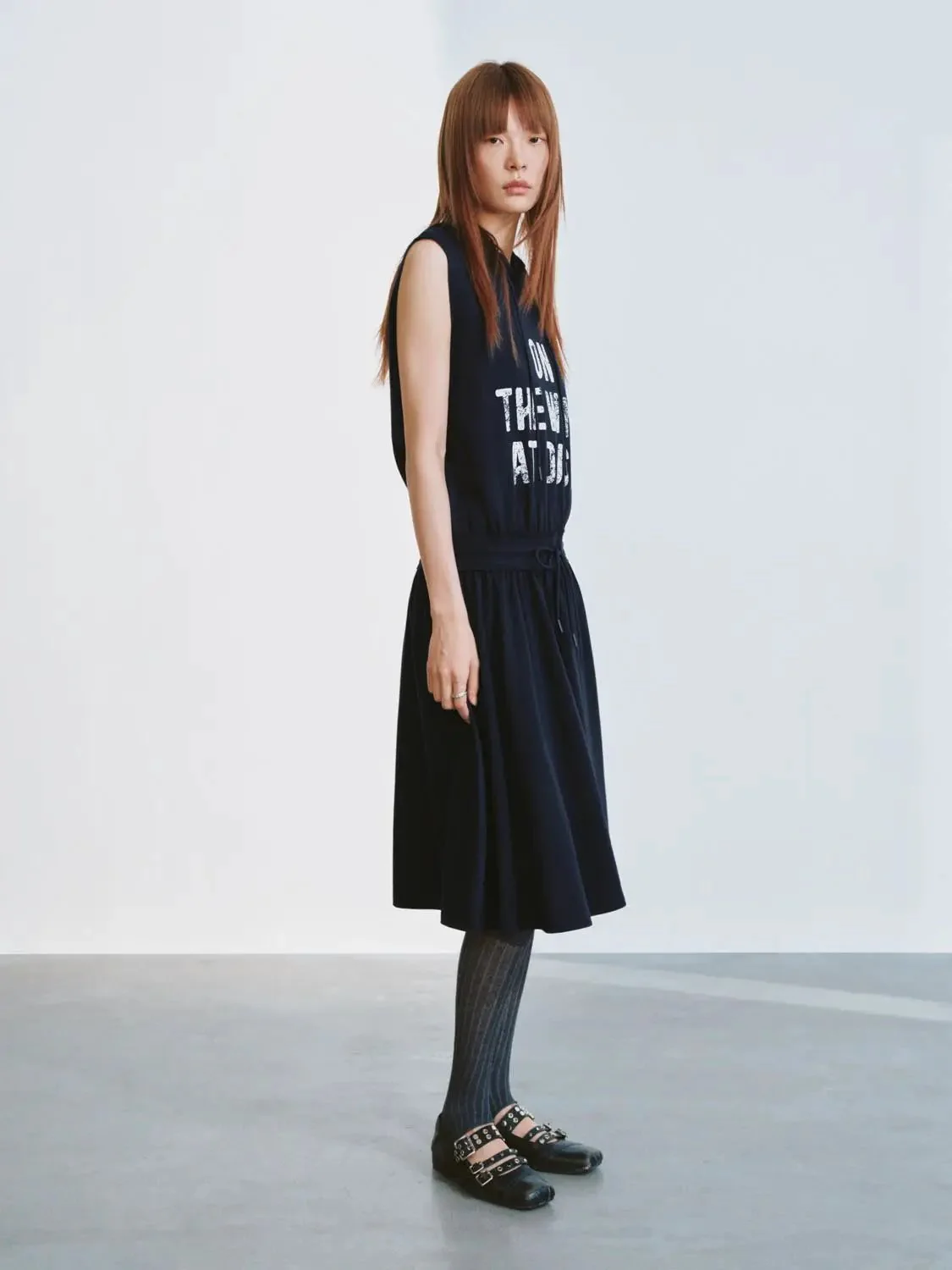 11130-cotton-sleeveless-drawstring-pleated-a-line-midi-dresses-4.webp Cotton Sleeveless Drawstring Pleated A Line Midi Dresses