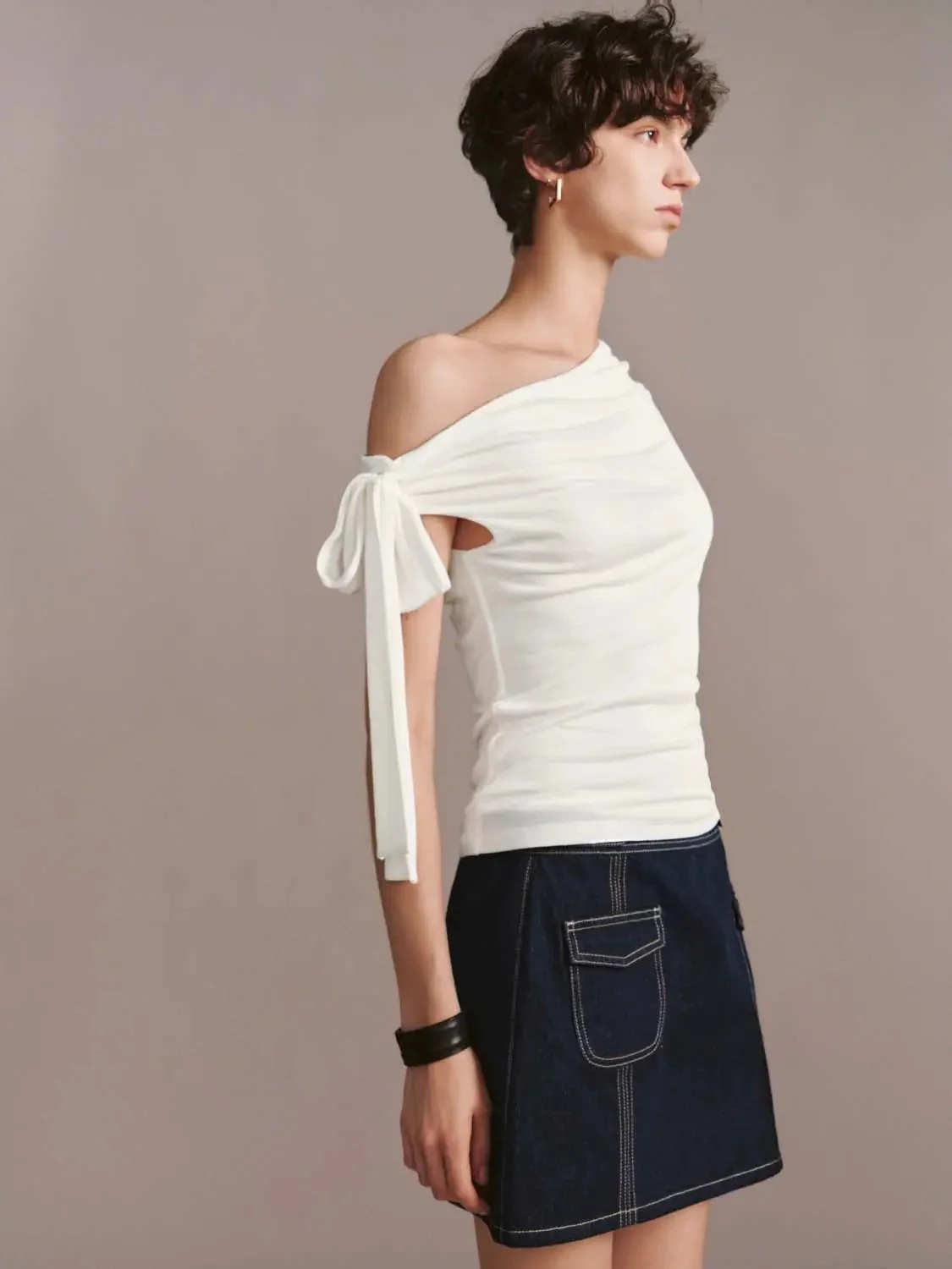 1122-one-shoulder-draped-lyocell-wool-blend-t-shirts-2.webp One-Shoulder Draped Lyocell Wool Blend T-Shirts