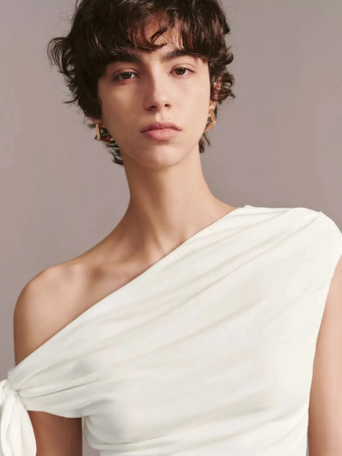 1122-one-shoulder-draped-lyocell-wool-blend-t-shirts-3.webp One-Shoulder Draped Lyocell Wool Blend T-Shirts