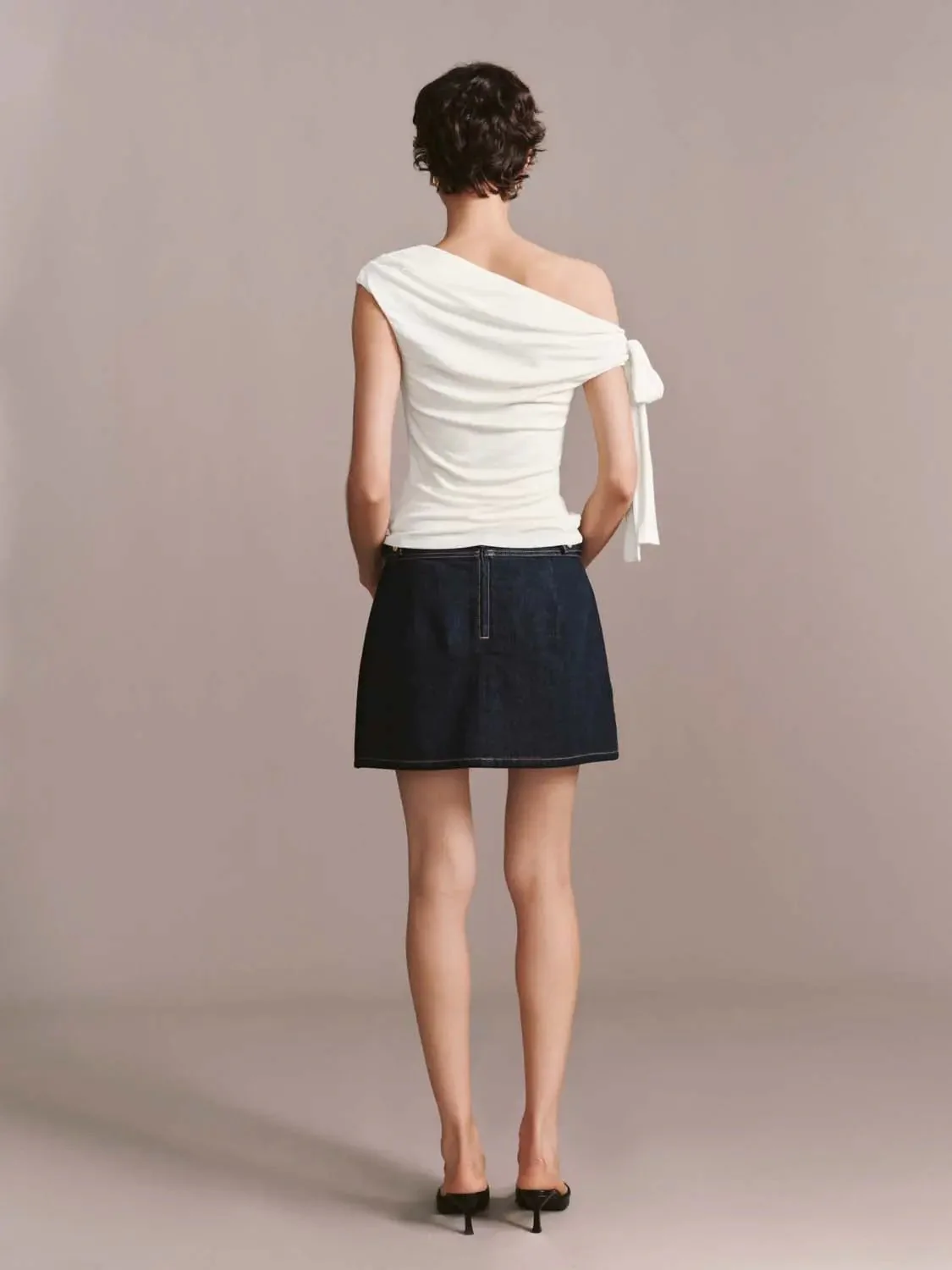 1122-one-shoulder-draped-lyocell-wool-blend-t-shirts-6.webp One-Shoulder Draped Lyocell Wool Blend T-Shirts
