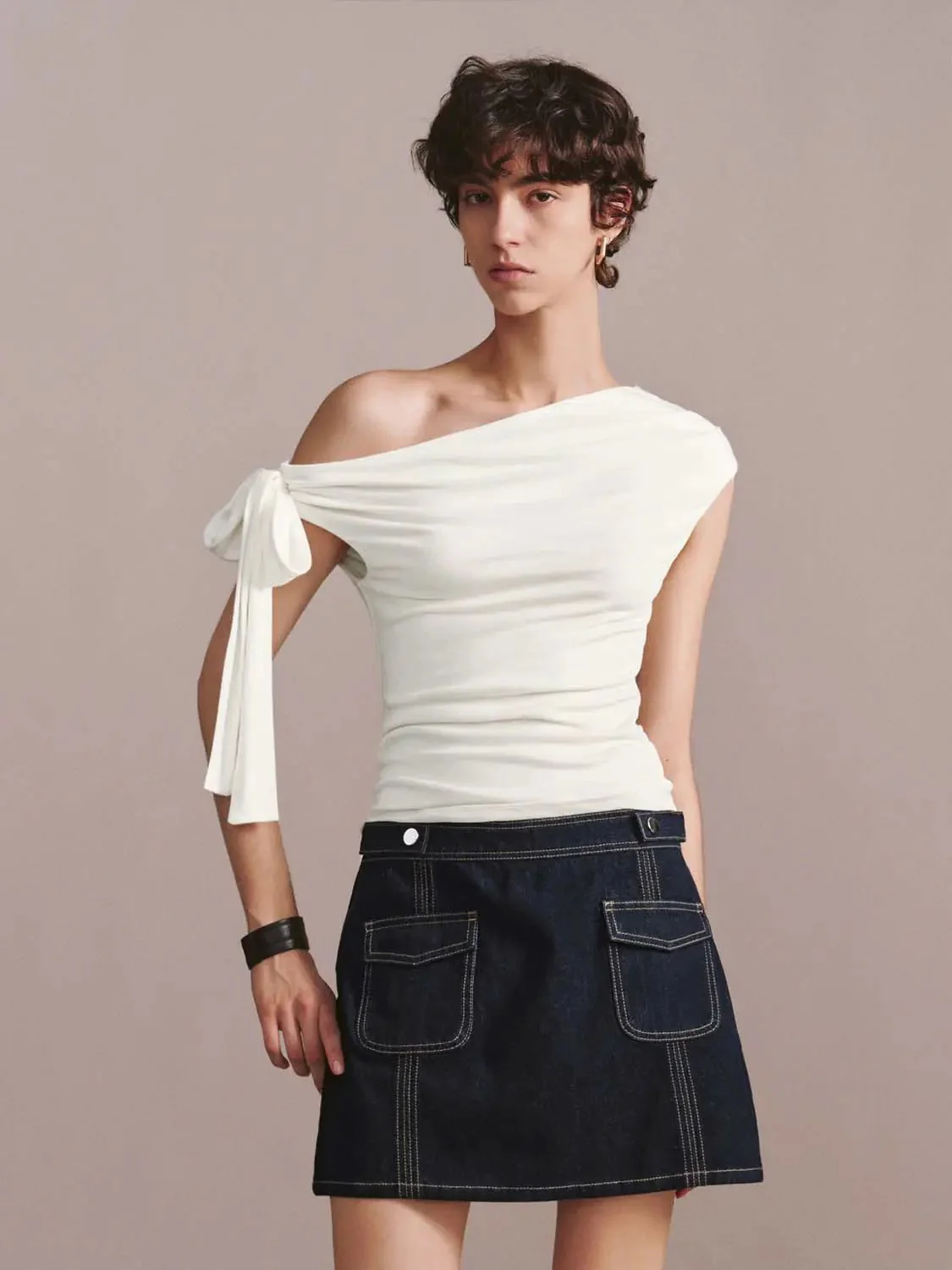1122-one-shoulder-draped-lyocell-wool-blend-t-shirts-9.webp One-Shoulder Draped Lyocell Wool Blend T-Shirts