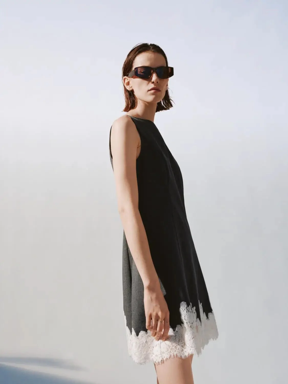 11267-lace-trim-sleeveless-a-line-midi-dresses-with-subtle-stretch-2.webp Lace Trim Sleeveless A-Line Midi Dresses With Subtle Stretch