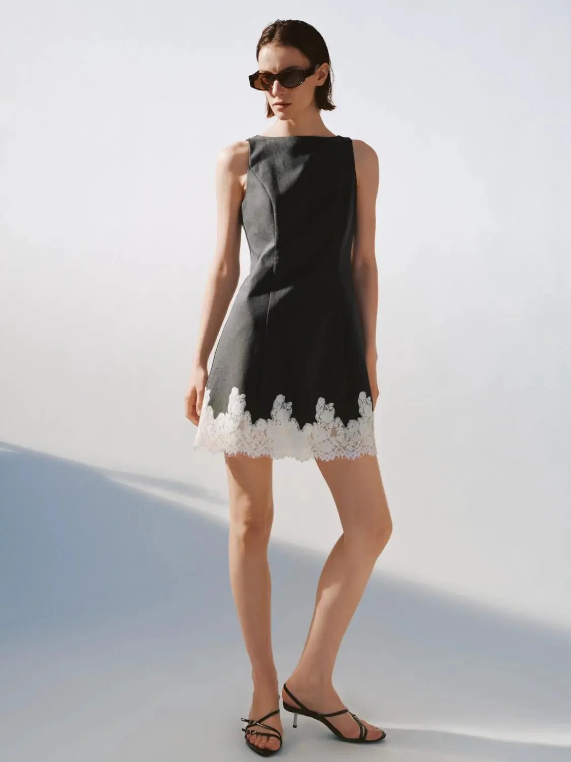 11267-lace-trim-sleeveless-a-line-midi-dresses-with-subtle-stretch-4.webp Lace Trim Sleeveless A-Line Midi Dresses With Subtle Stretch
