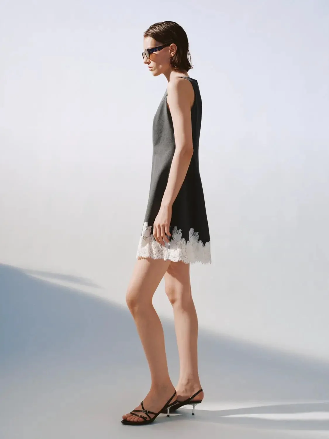 11267-lace-trim-sleeveless-a-line-midi-dresses-with-subtle-stretch-5.webp Lace Trim Sleeveless A-Line Midi Dresses With Subtle Stretch
