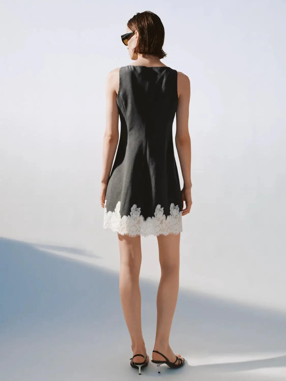 11267-lace-trim-sleeveless-a-line-midi-dresses-with-subtle-stretch-6.webp Lace Trim Sleeveless A-Line Midi Dresses With Subtle Stretch