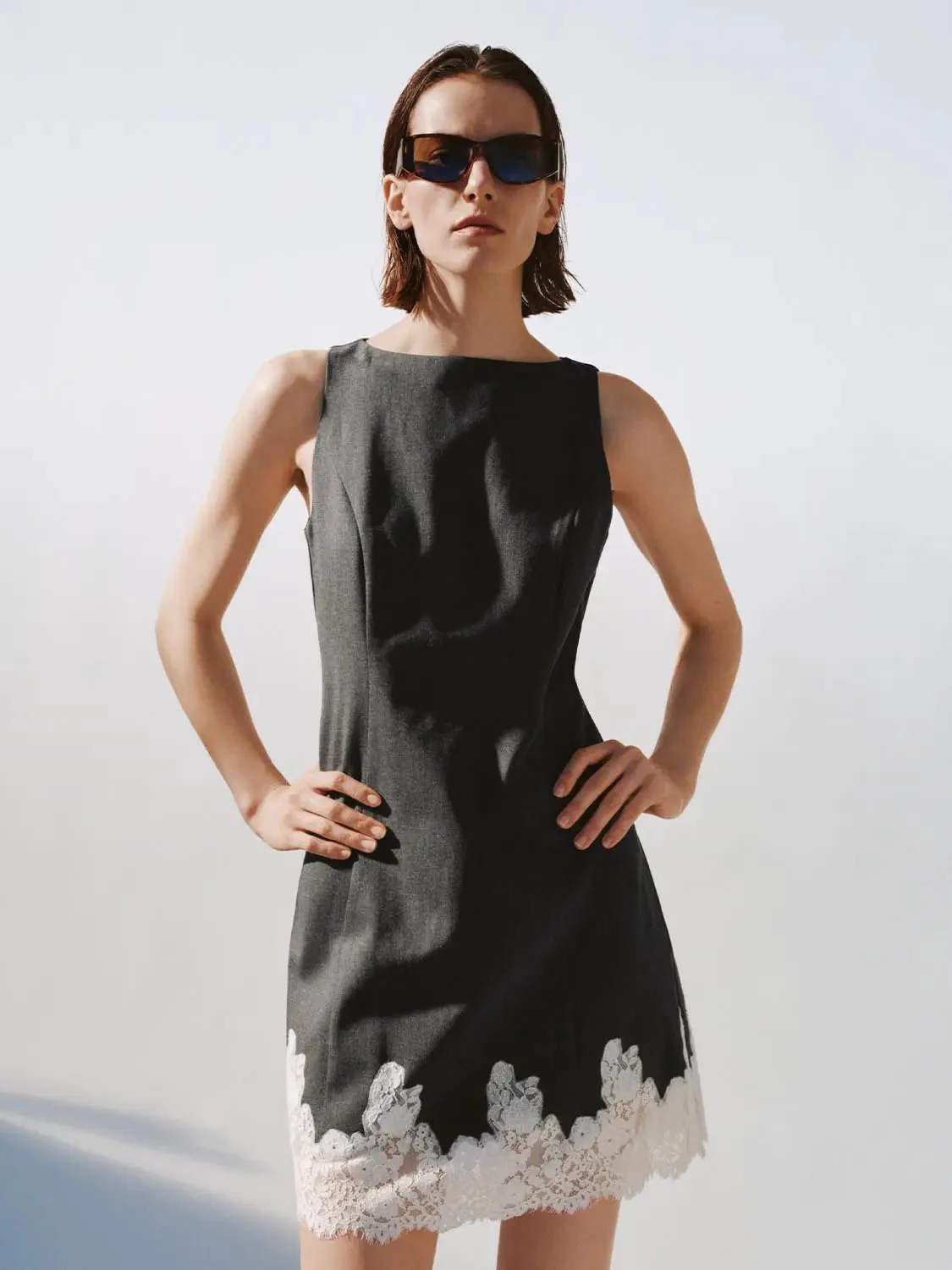 11267-lace-trim-sleeveless-a-line-midi-dresses-with-subtle-stretch-9.webp Lace Trim Sleeveless A-Line Midi Dresses With Subtle Stretch