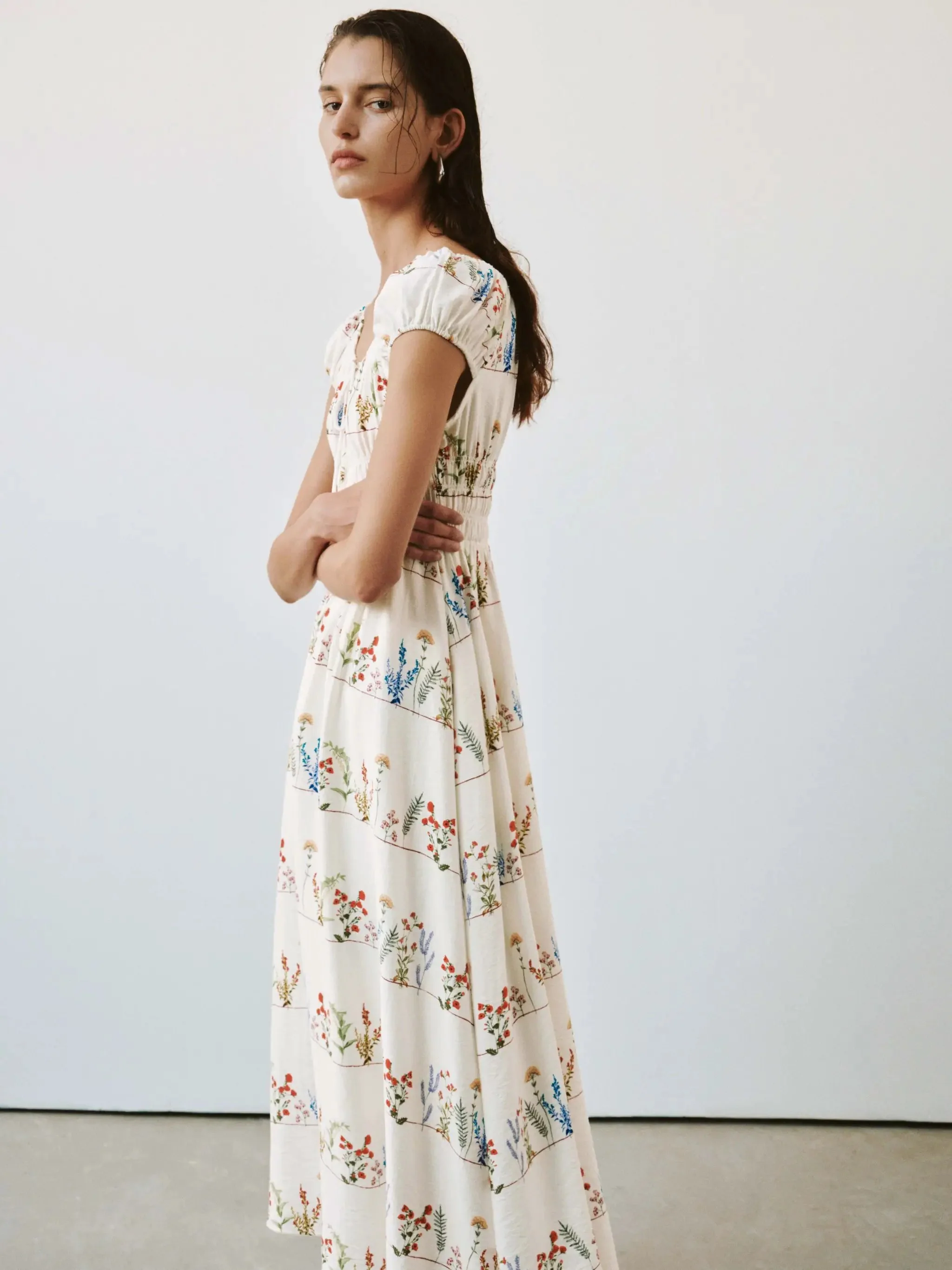 11387-floral-shirred-short-sleeve-viscose-blend-printed-midi-dress-2.webp Floral Shirred Short Sleeve Viscose Blend Printed Midi Dress