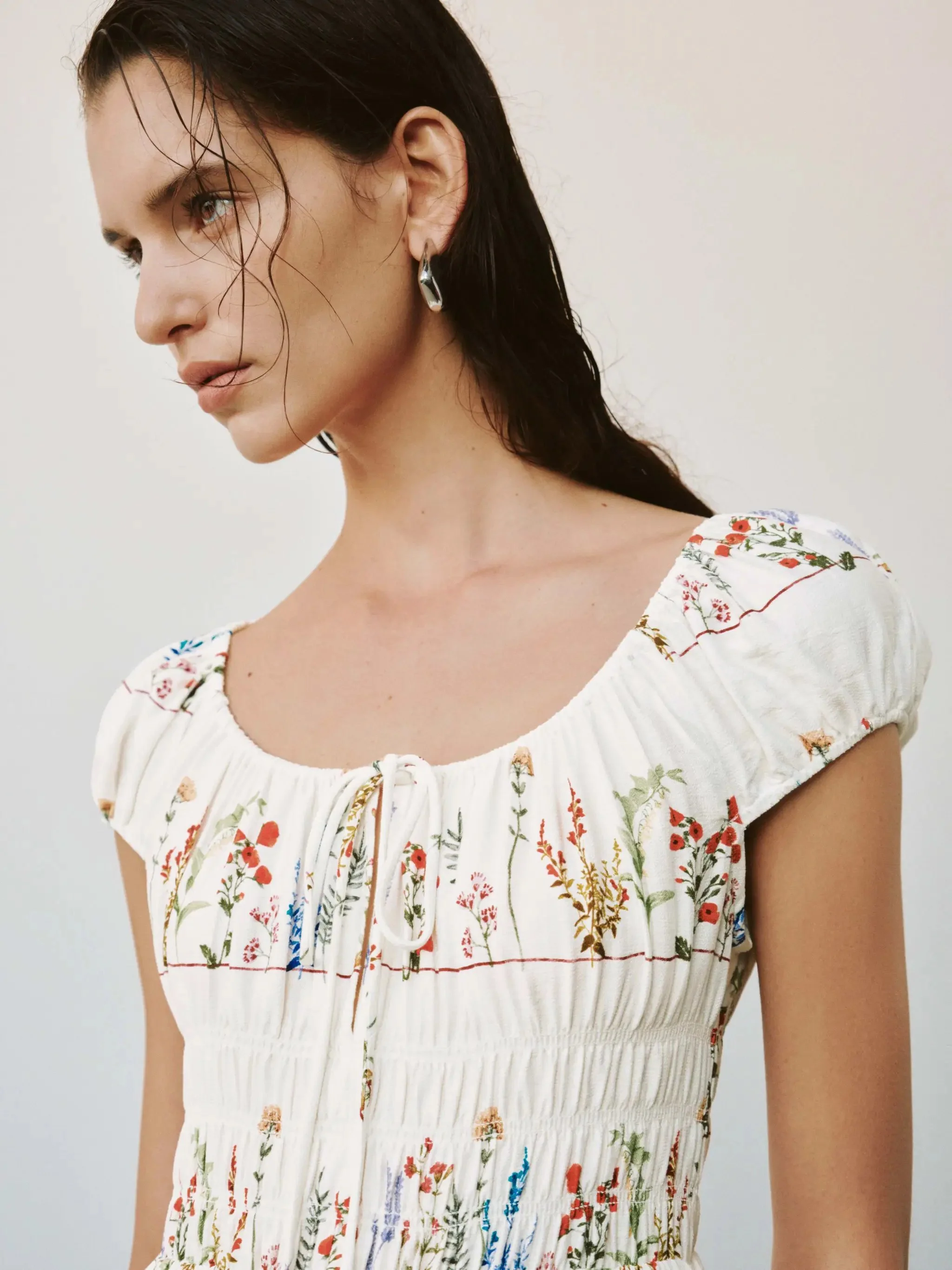11387-floral-shirred-short-sleeve-viscose-blend-printed-midi-dress-3.webp Floral Shirred Short Sleeve Viscose Blend Printed Midi Dress