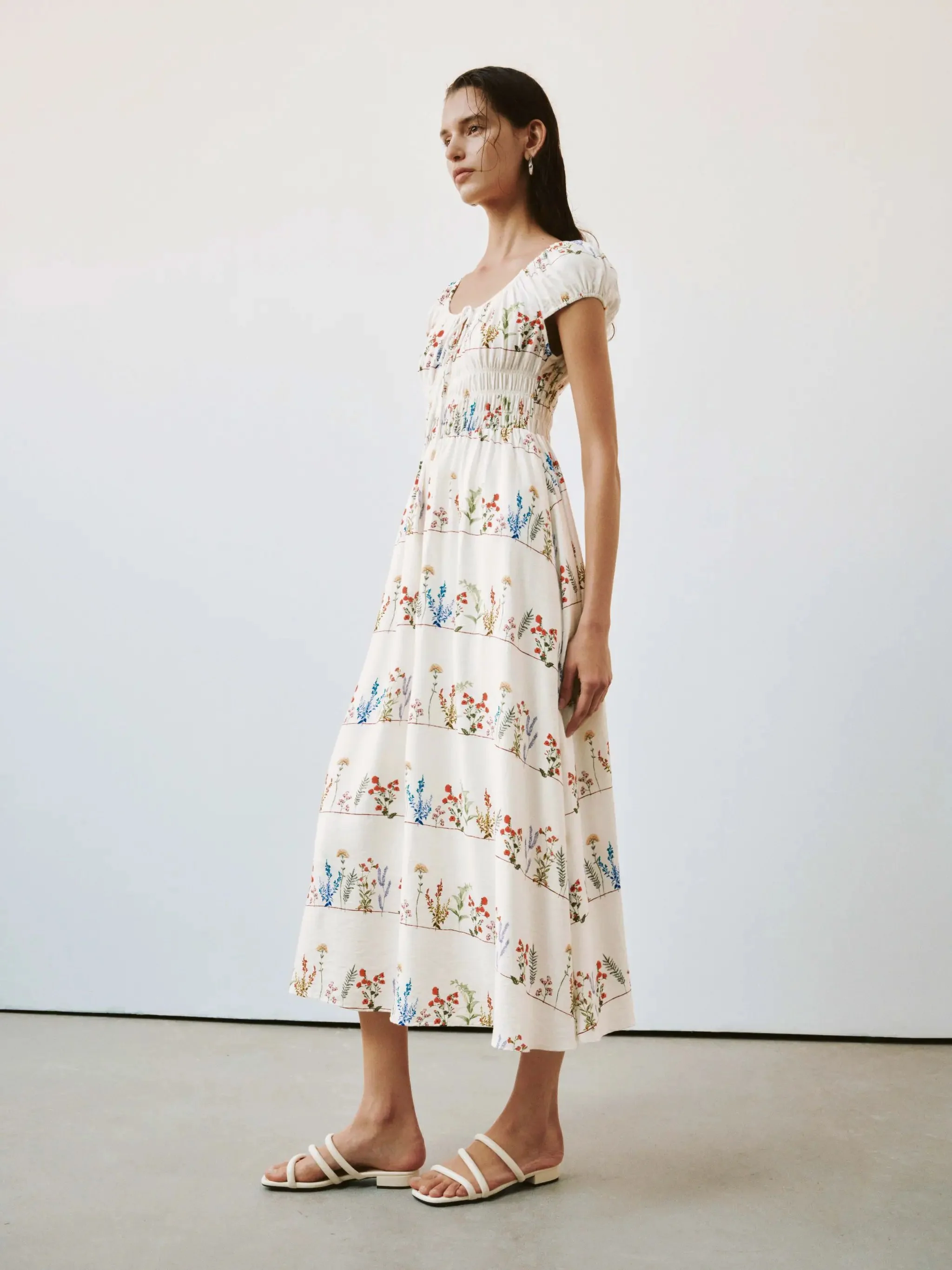 11387-floral-shirred-short-sleeve-viscose-blend-printed-midi-dress-5.webp Floral Shirred Short Sleeve Viscose Blend Printed Midi Dress