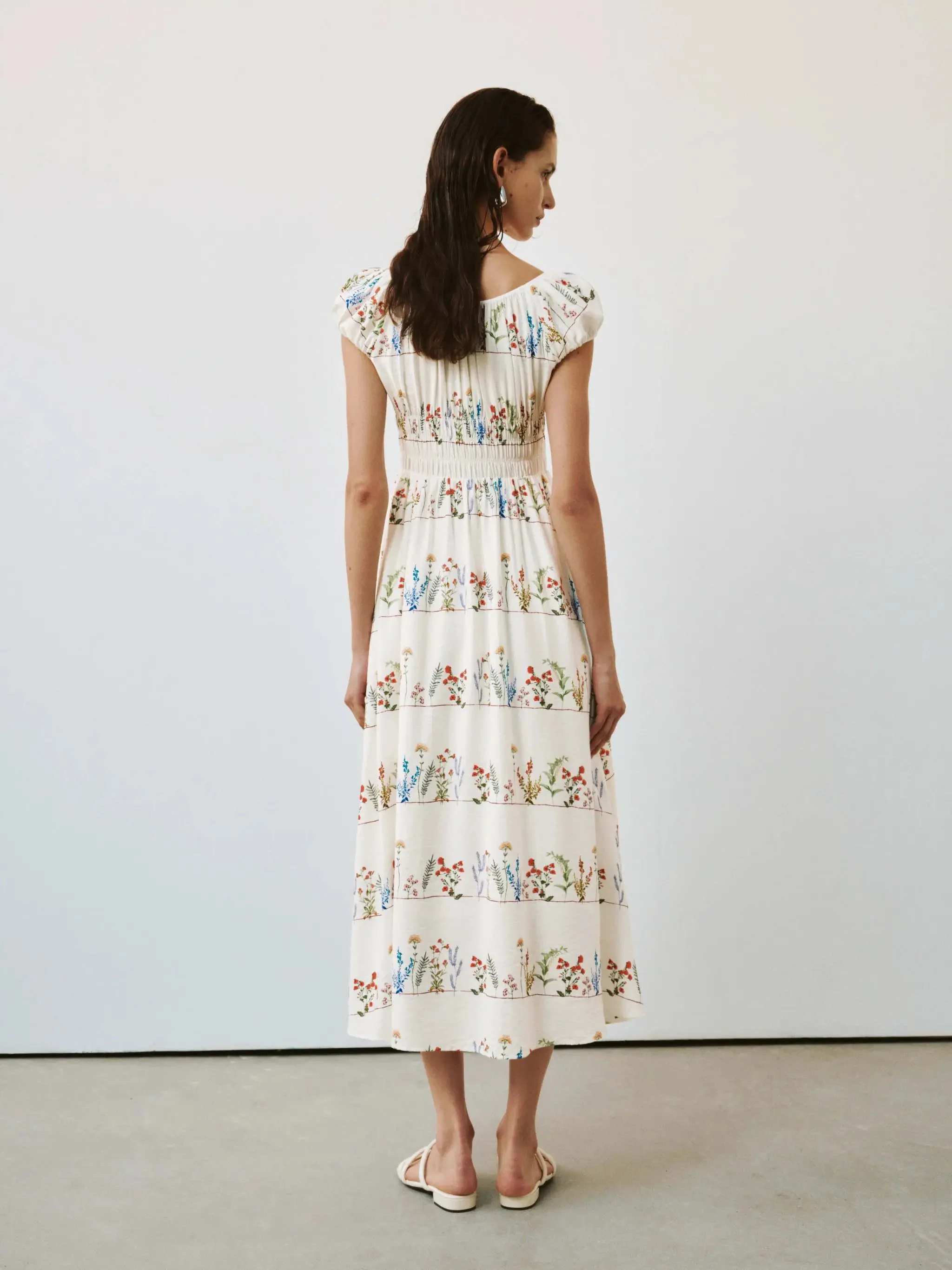 11387-floral-shirred-short-sleeve-viscose-blend-printed-midi-dress-6.webp Floral Shirred Short Sleeve Viscose Blend Printed Midi Dress