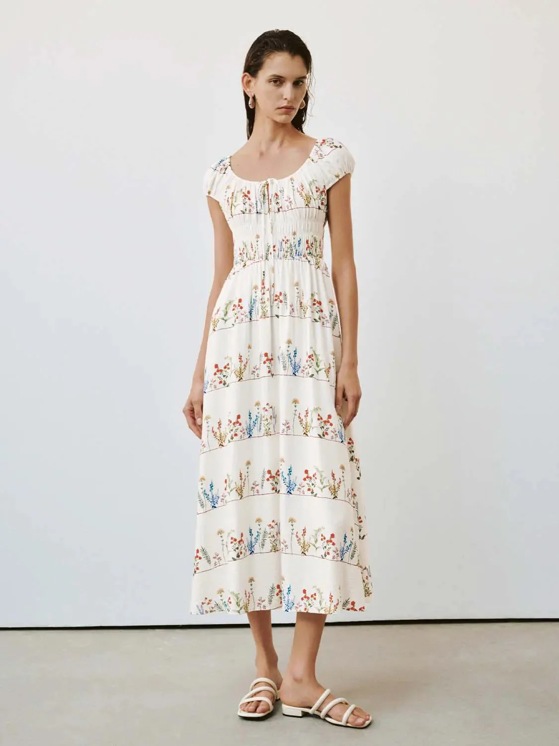 11387-floral-shirred-short-sleeve-viscose-blend-printed-midi-dress-9.webp Floral Shirred Short Sleeve Viscose Blend Printed Midi Dress