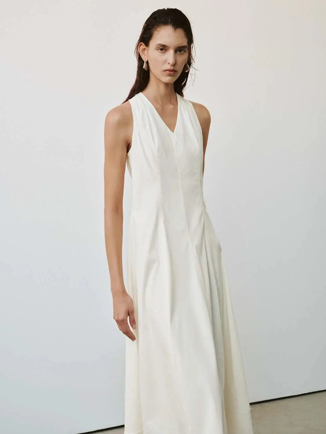 11404-viscose-blend-v-neck-sleeveless-seamed-a-line-midi-dresses-2.webp Viscose Blend V Neck Sleeveless Seamed A Line Midi Dresses