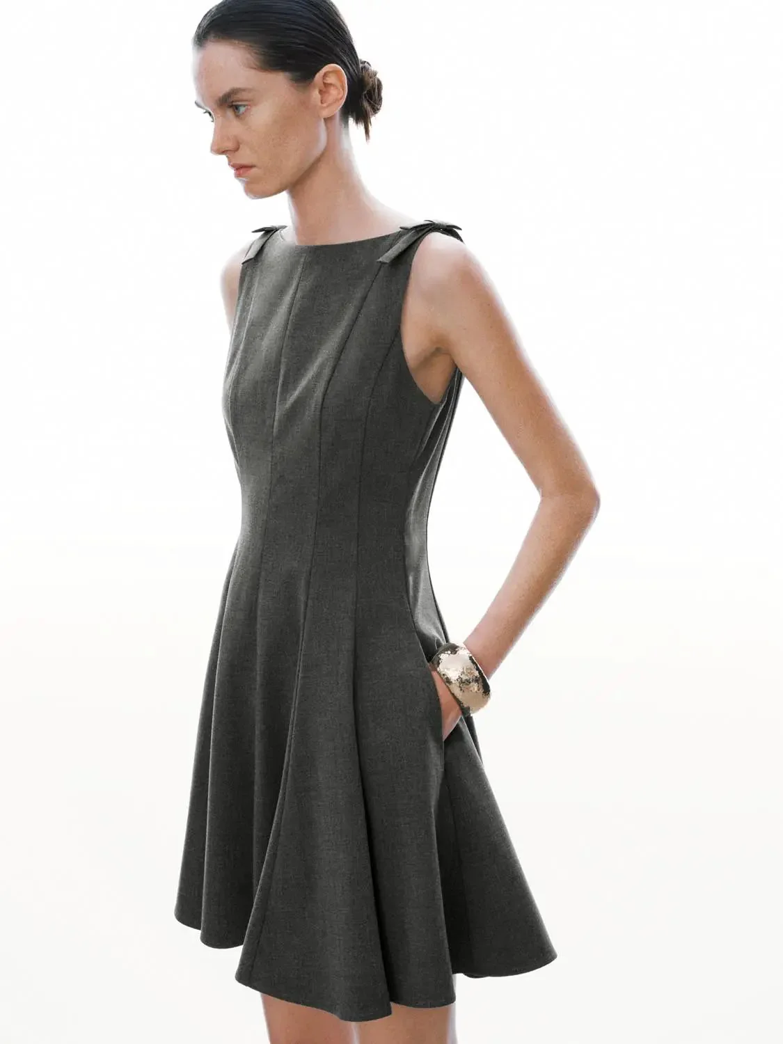 Seamed Sleeveless A-Line Midi Elegant Dresses