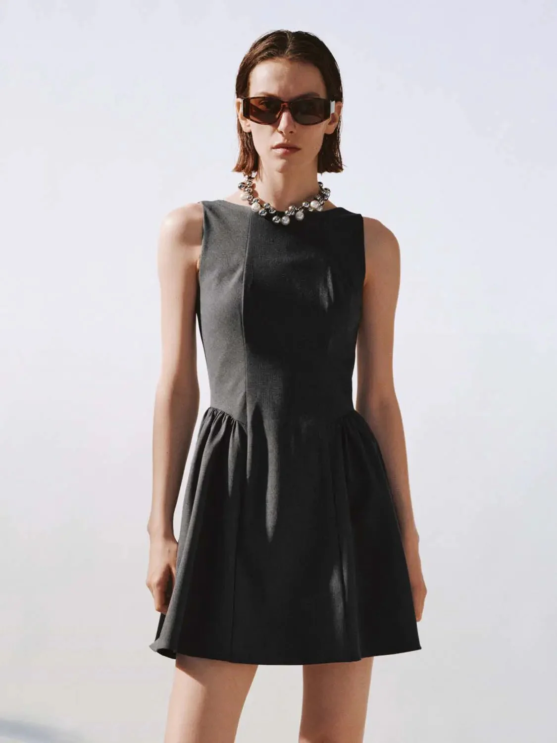 11654-elegant-structured-sleeveless-a-line-stretch-midi-dress-1.webp Elegant Structured Sleeveless A-Line Stretch Midi Dress